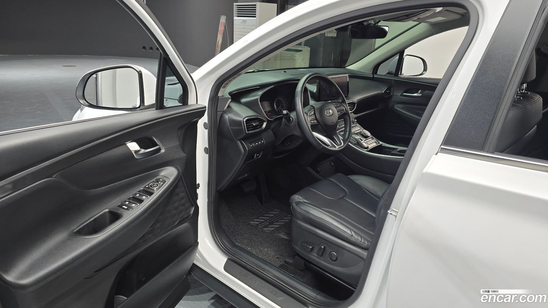 Main__Slider__Photo:Santafe Hyundai 2021.7-9