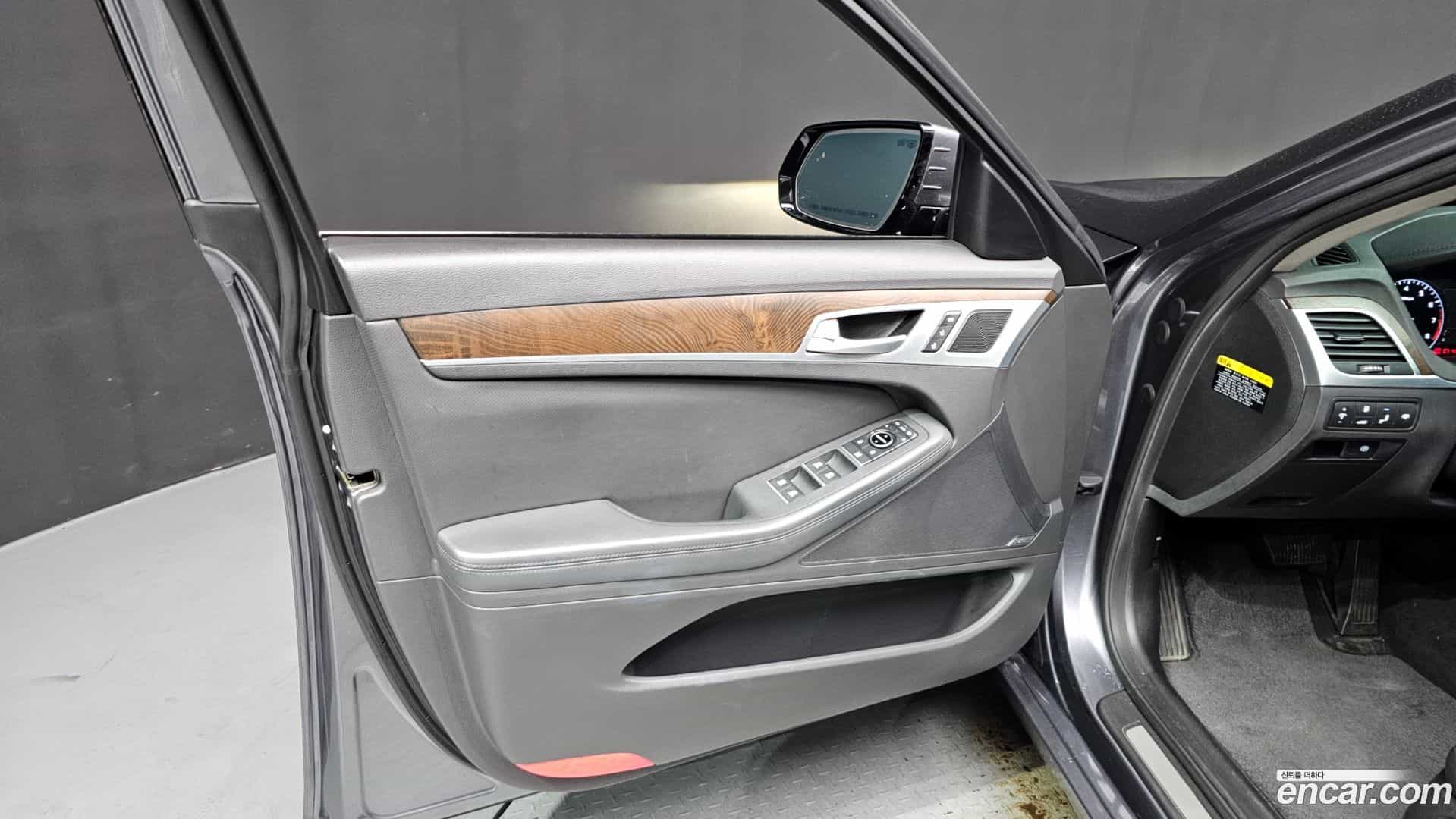 Genesis Hyundai 2014.1-INNER-034