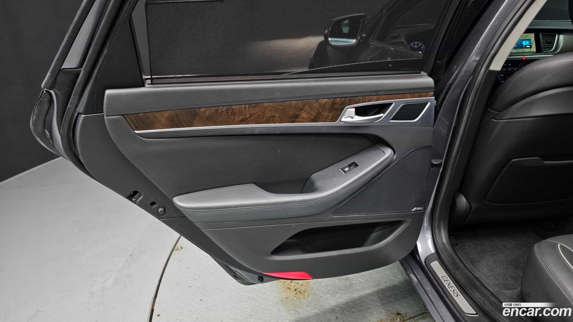 Genesis Hyundai 2014.1-INNER-035