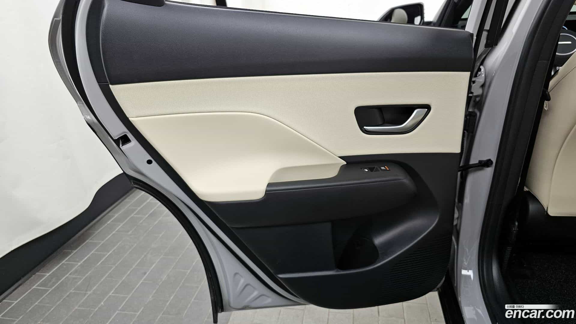 Kona Hyundai 2023.8-INNER-035