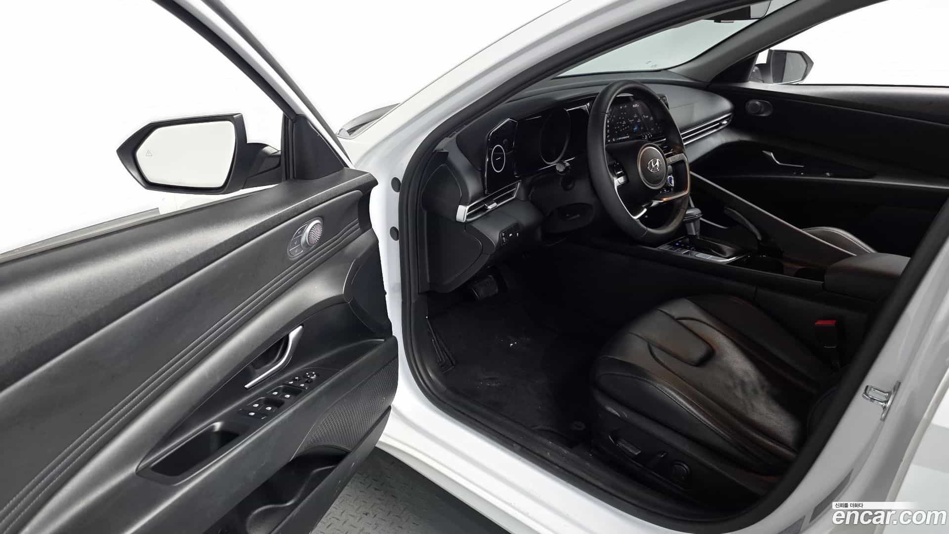 AVANTE Hyundai 2021.1-INNER-010