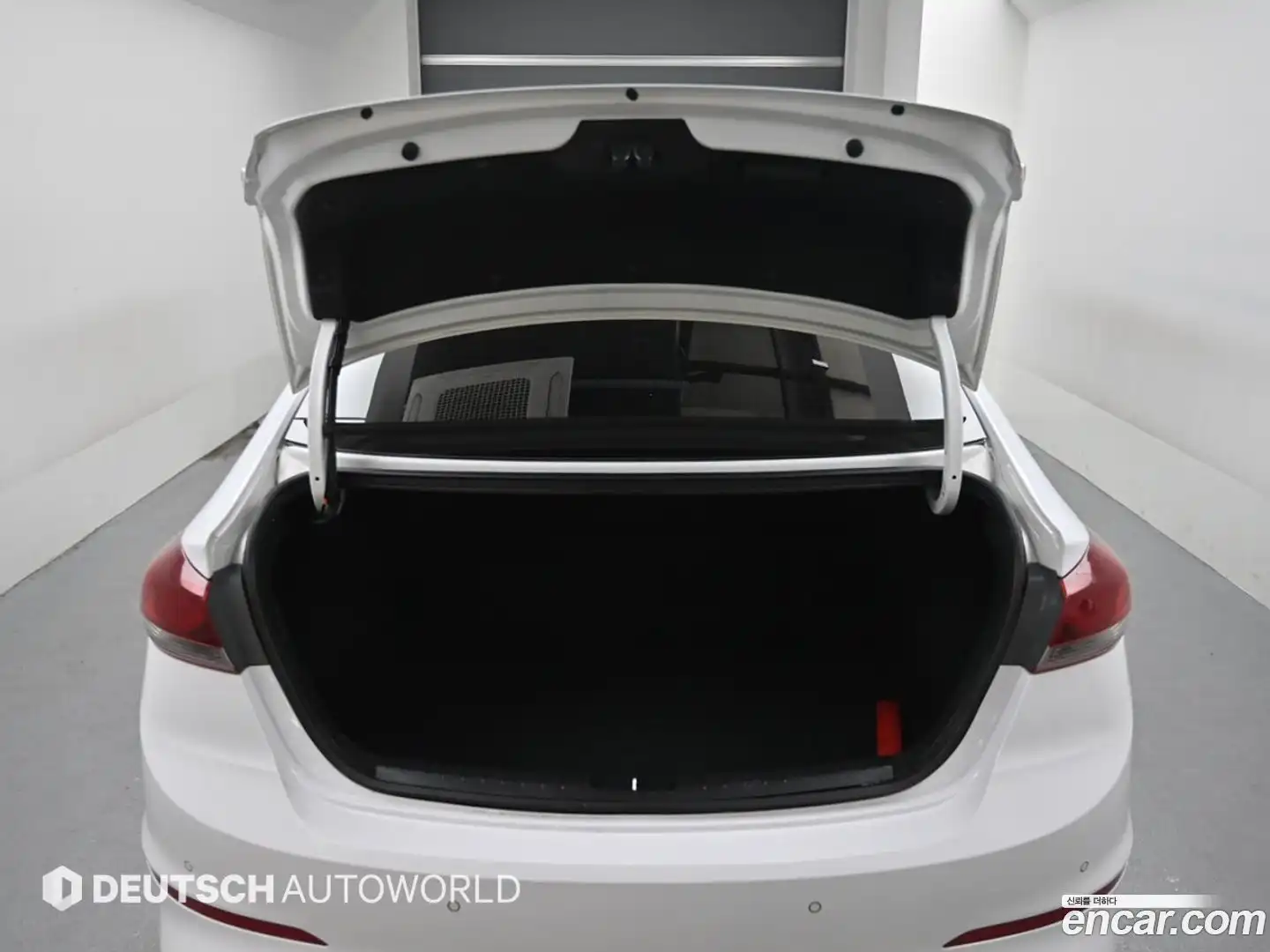 AVANTE Hyundai 2018.1-OPTION-023