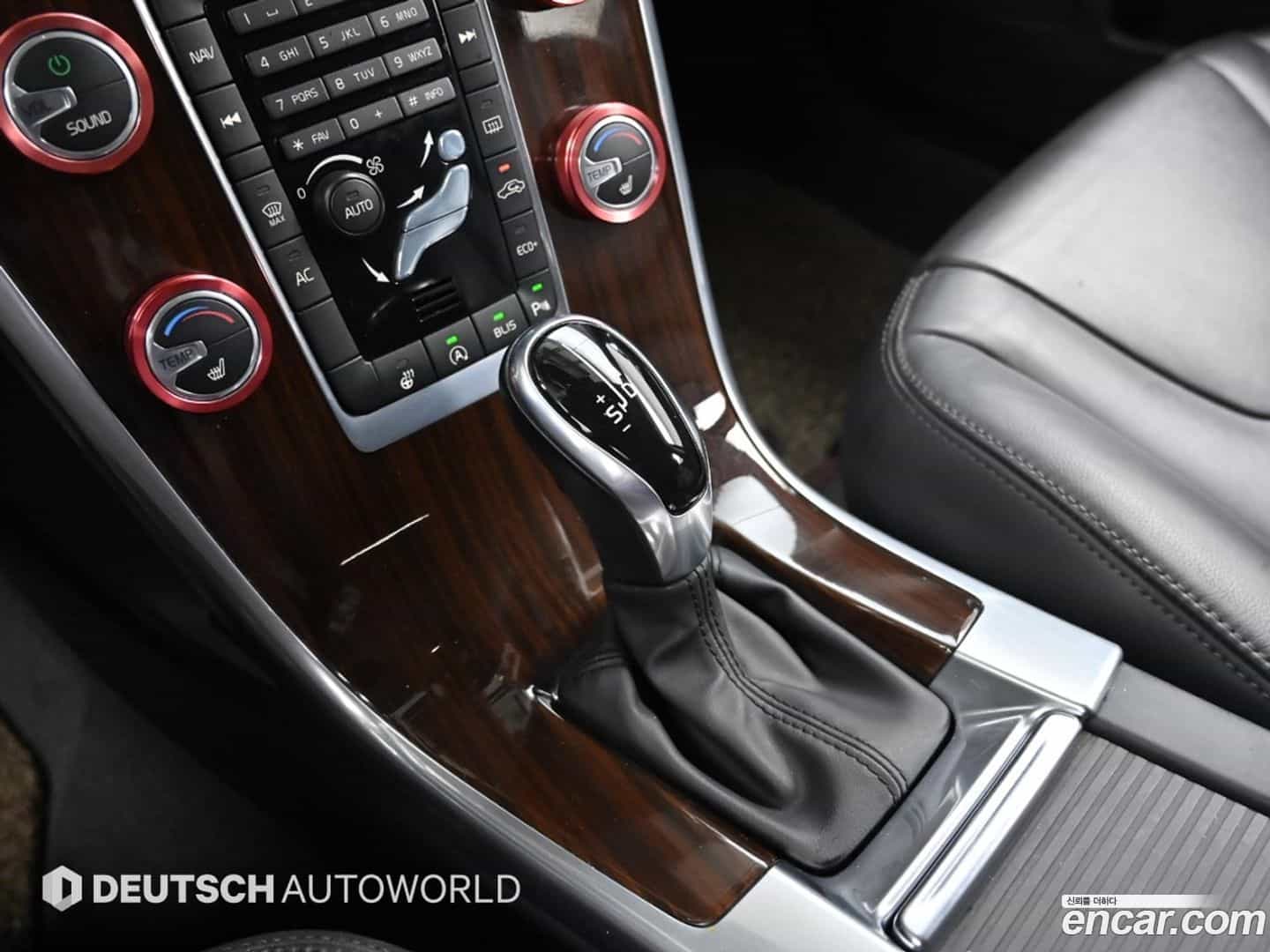 XC60 Volvo 2015.2-INNER-009
