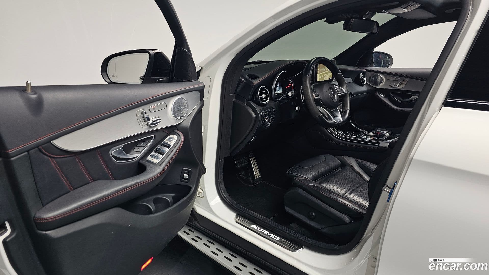 Main__Slider__Photo:GLC-Class Mercedes-Benz 2017.9-9