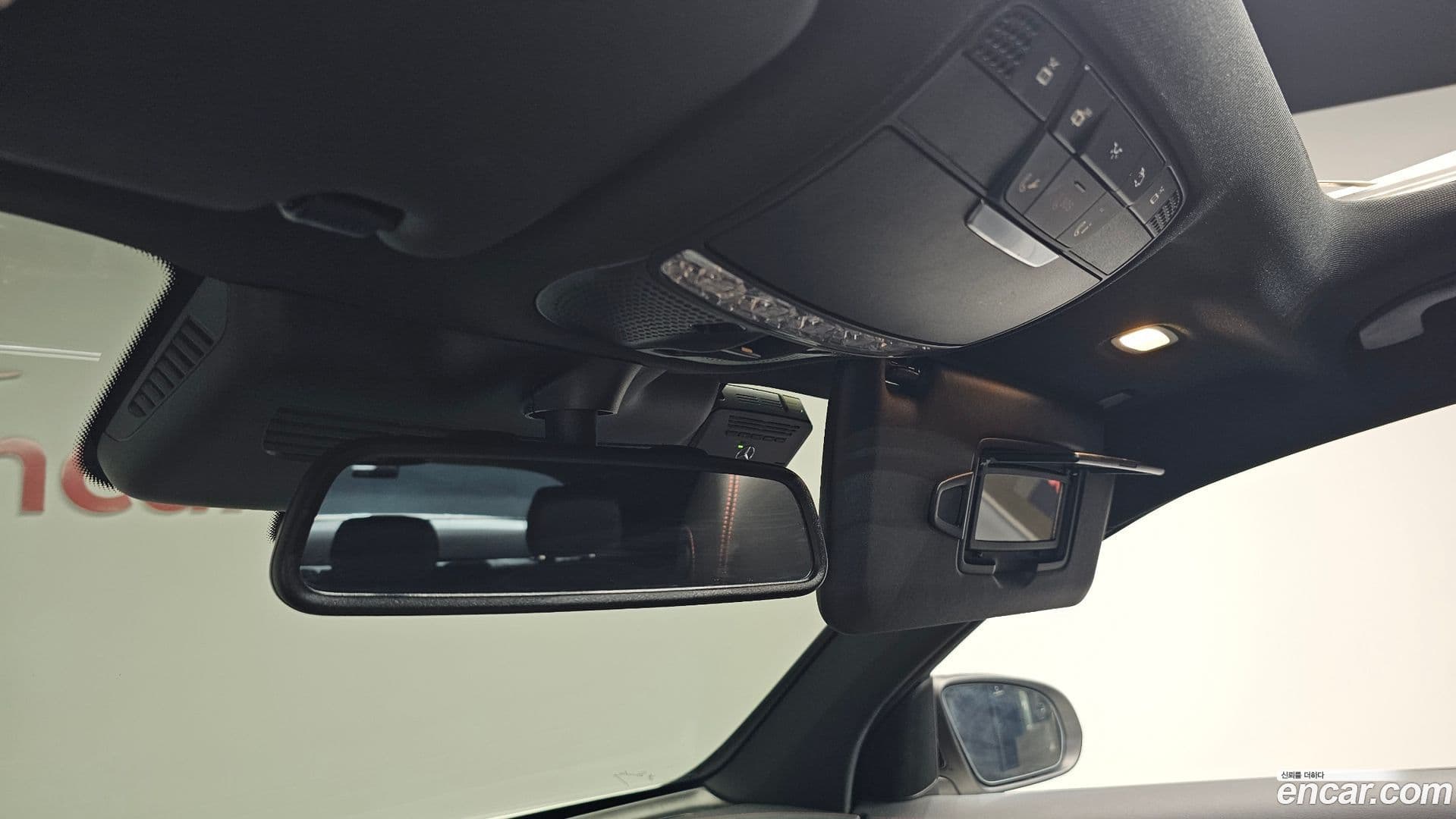 Main__Slider__Photo:GLC-Class Mercedes-Benz 2017.9-30