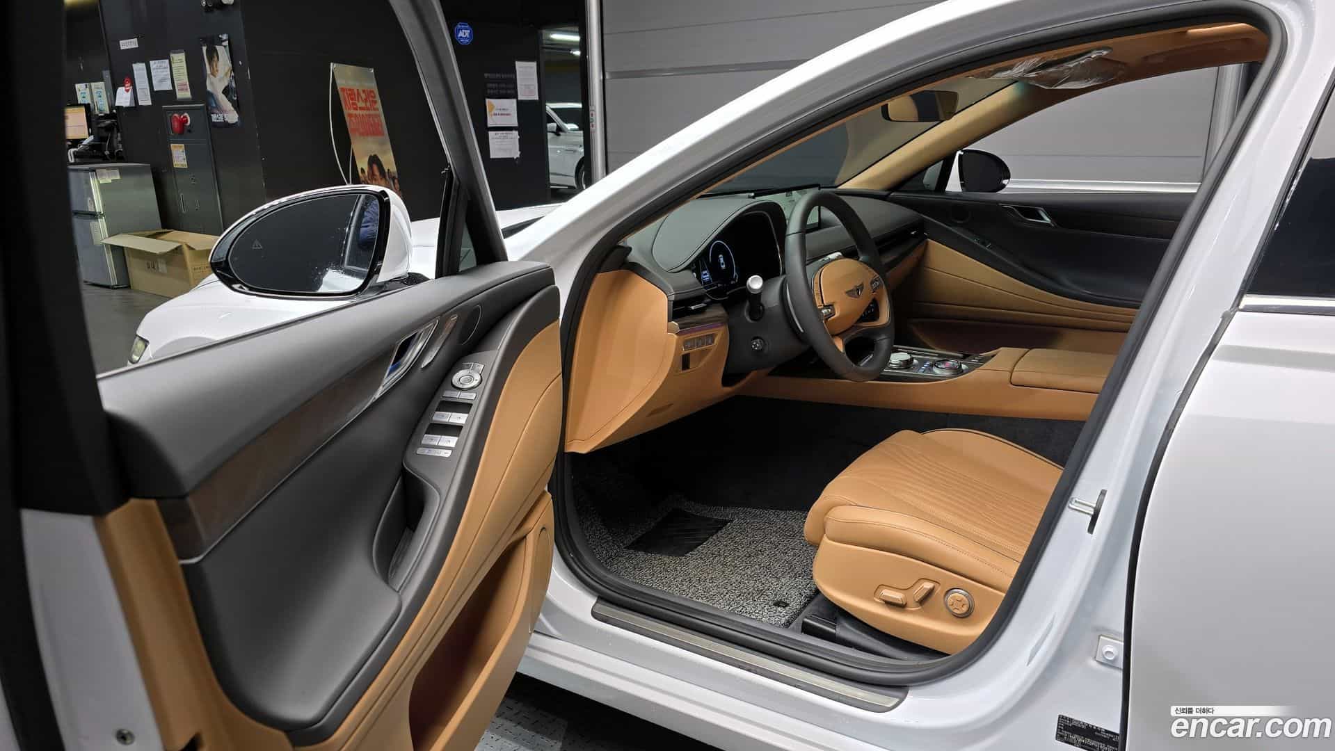 G80 Genesis 2023.1-INNER-010