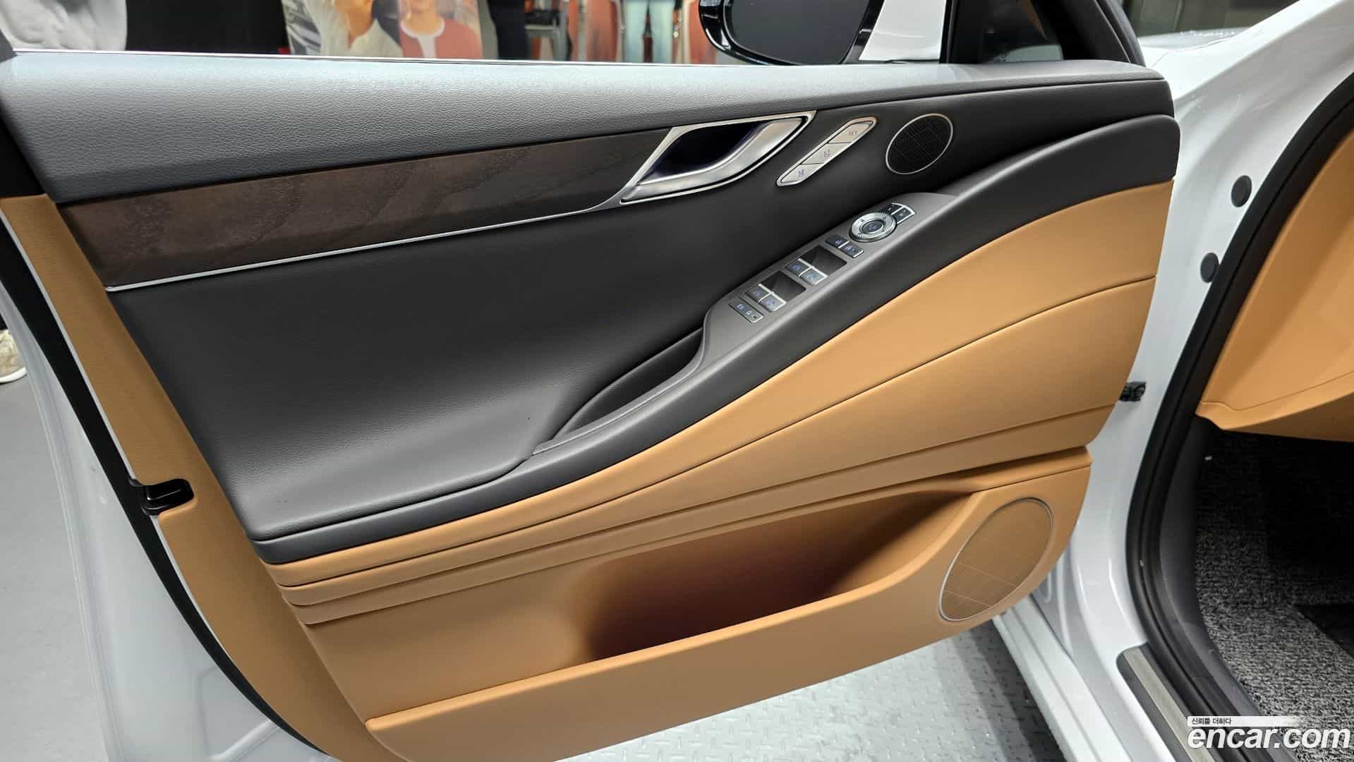 G80 Genesis 2023.1-INNER-034