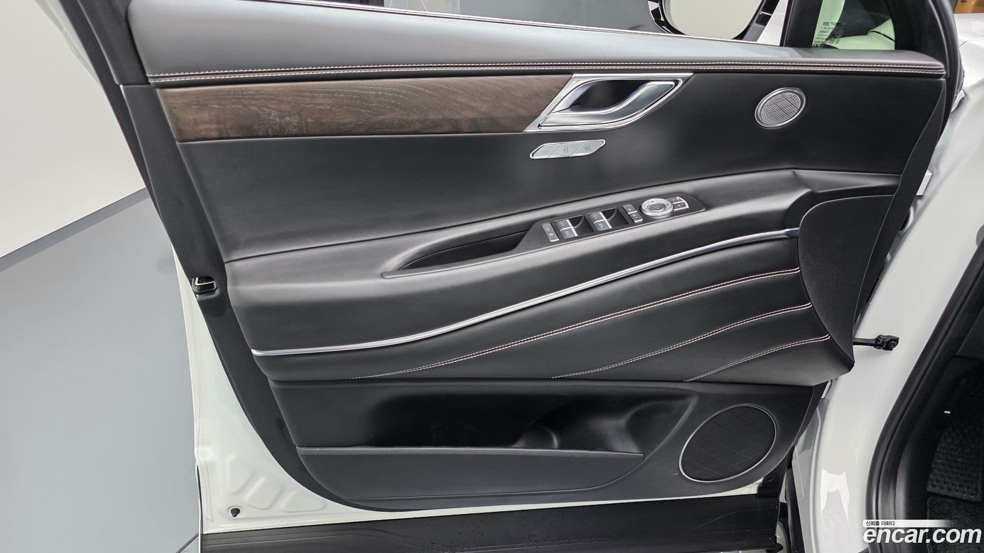 Main__Slider__Photo:GV80 Genesis 2023.6-24