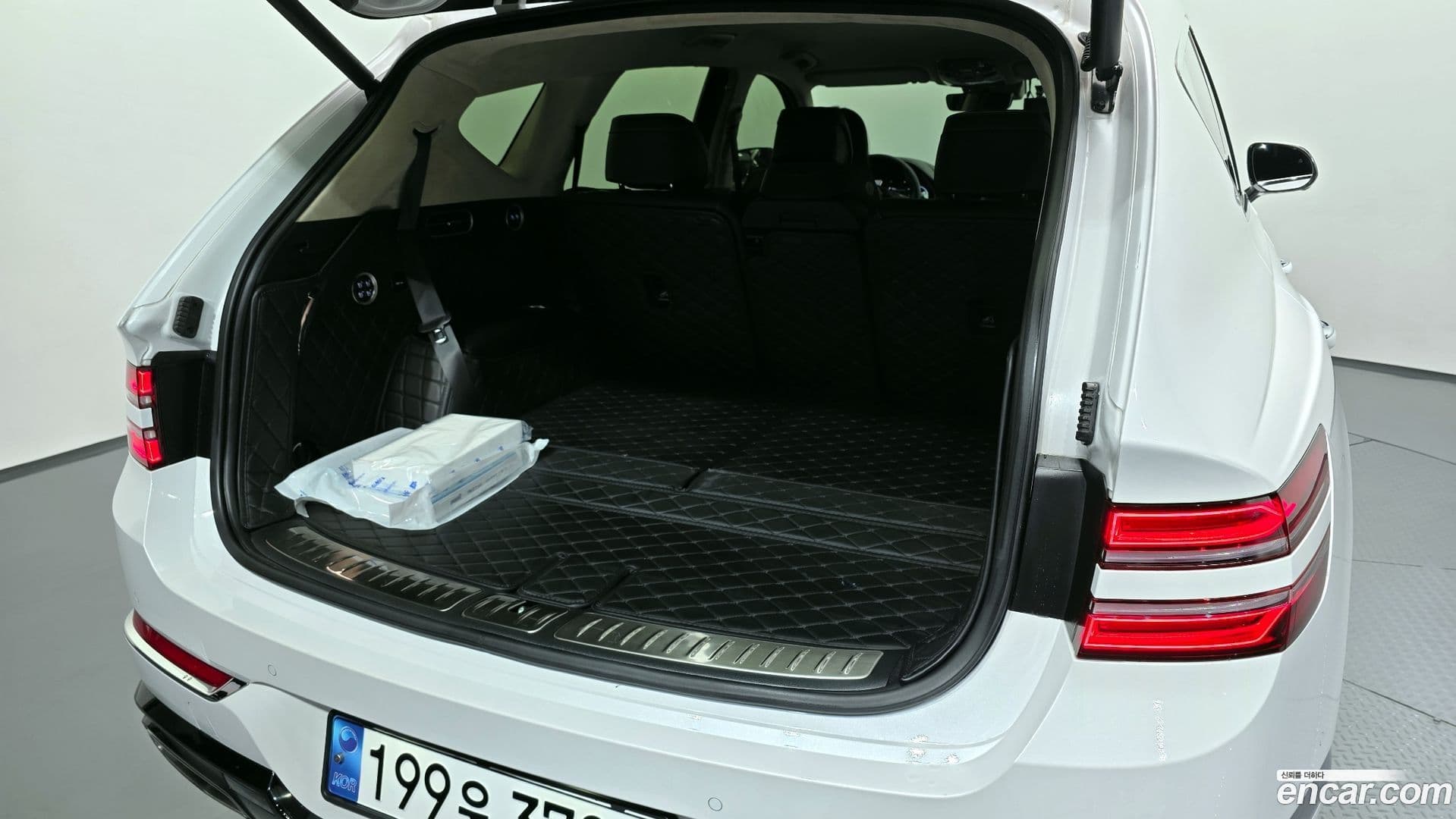 Main__Slider__Photo:GV80 Genesis 2023.6-30