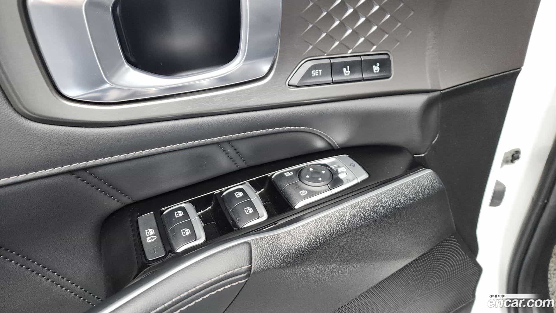 Sorento Kia 2023.0-OPTION-049