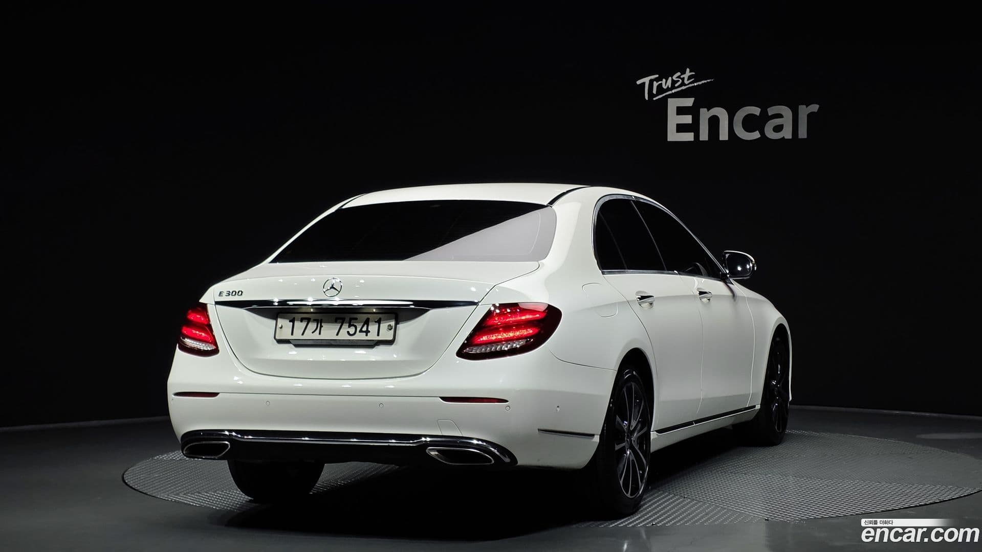 Main__Slider__Photo:E-Class Mercedes-Benz 2017.9-1
