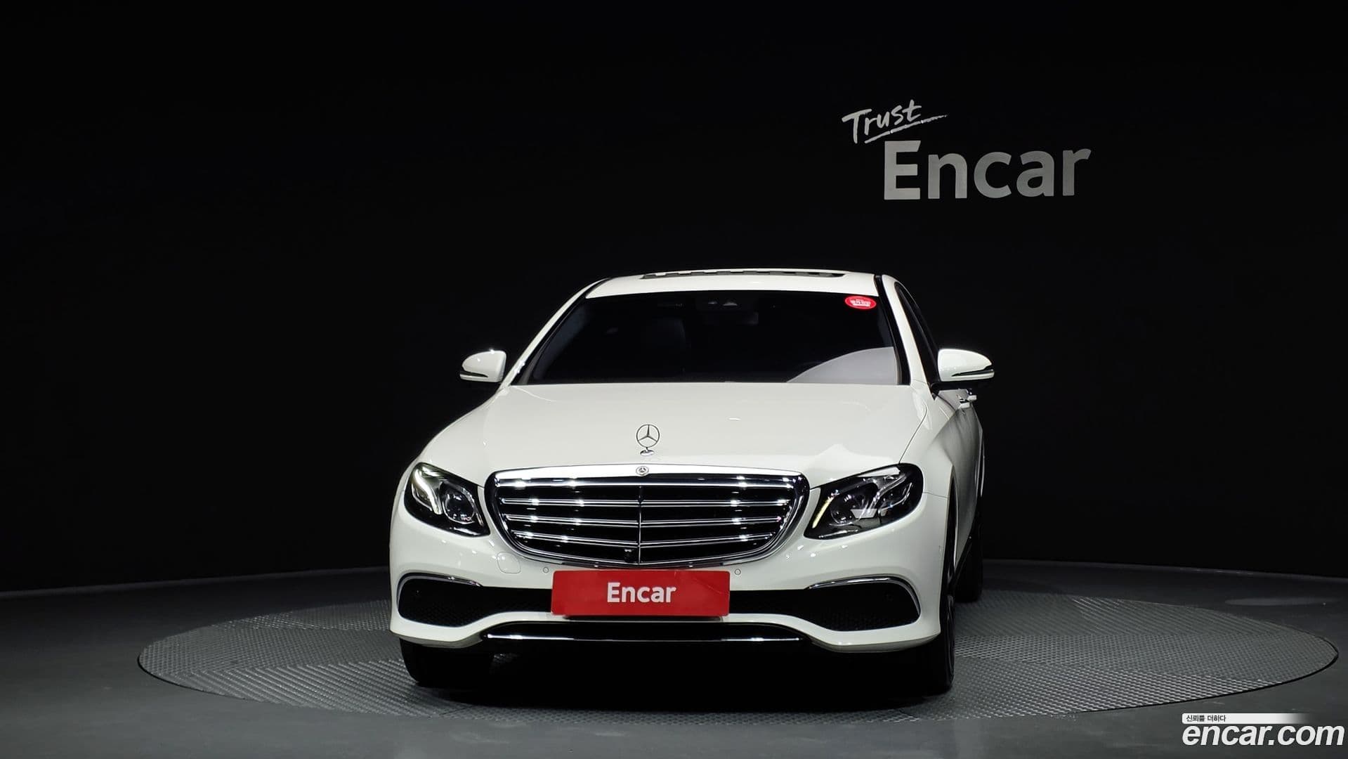 Main__Slider__Photo:E-Class Mercedes-Benz 2017.9-2