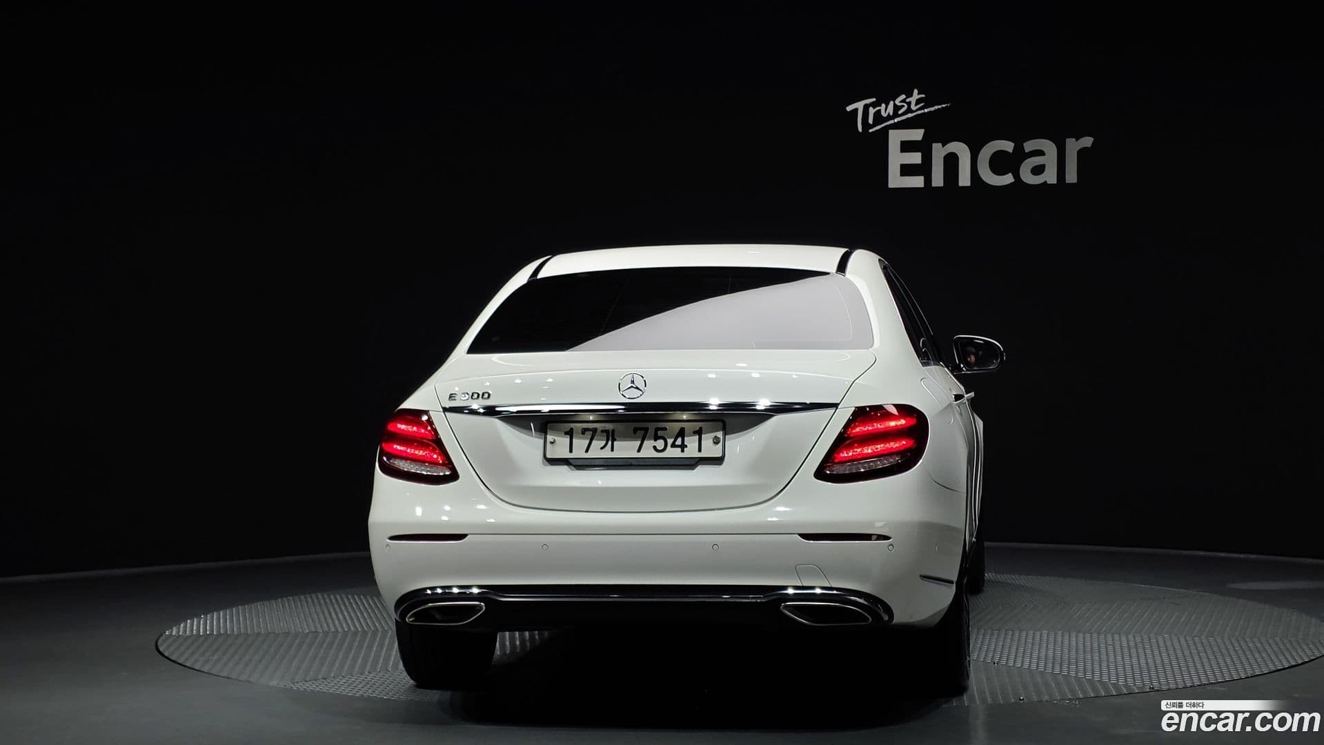 Main__Slider__Photo:E-Class Mercedes-Benz 2017.9-3