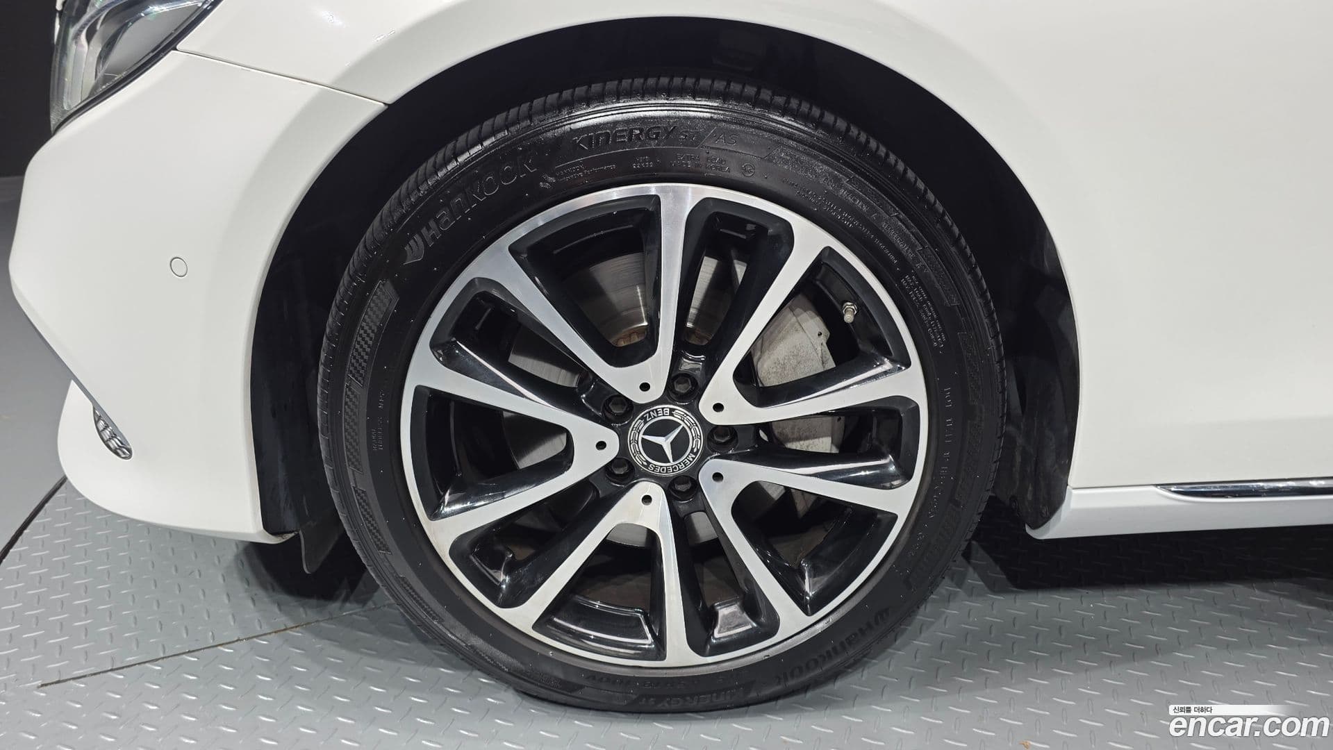 Main__Slider__Photo:E-Class Mercedes-Benz 2017.9-4