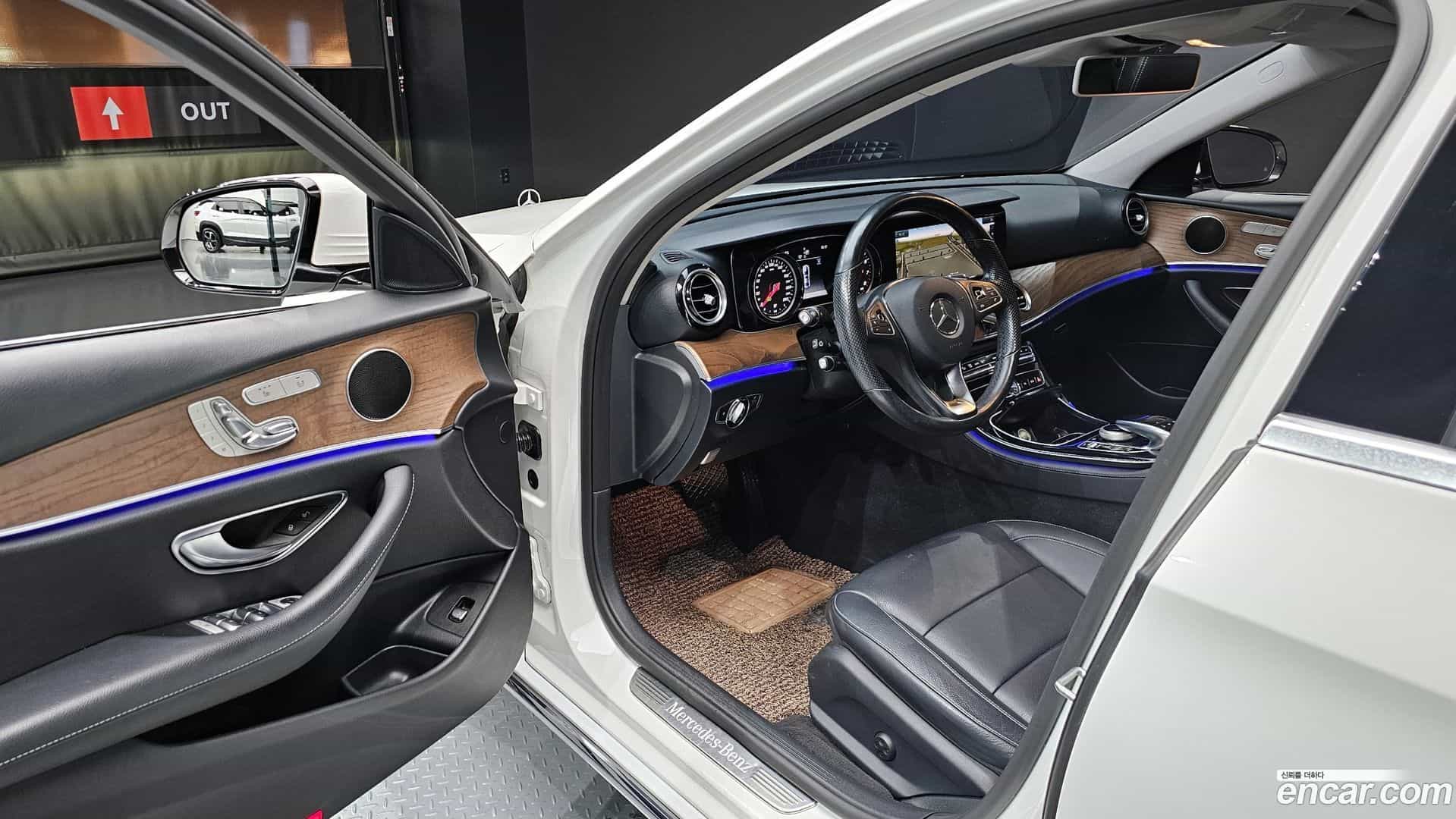 E-Class Mercedes-Benz 2017.9-INNER-010