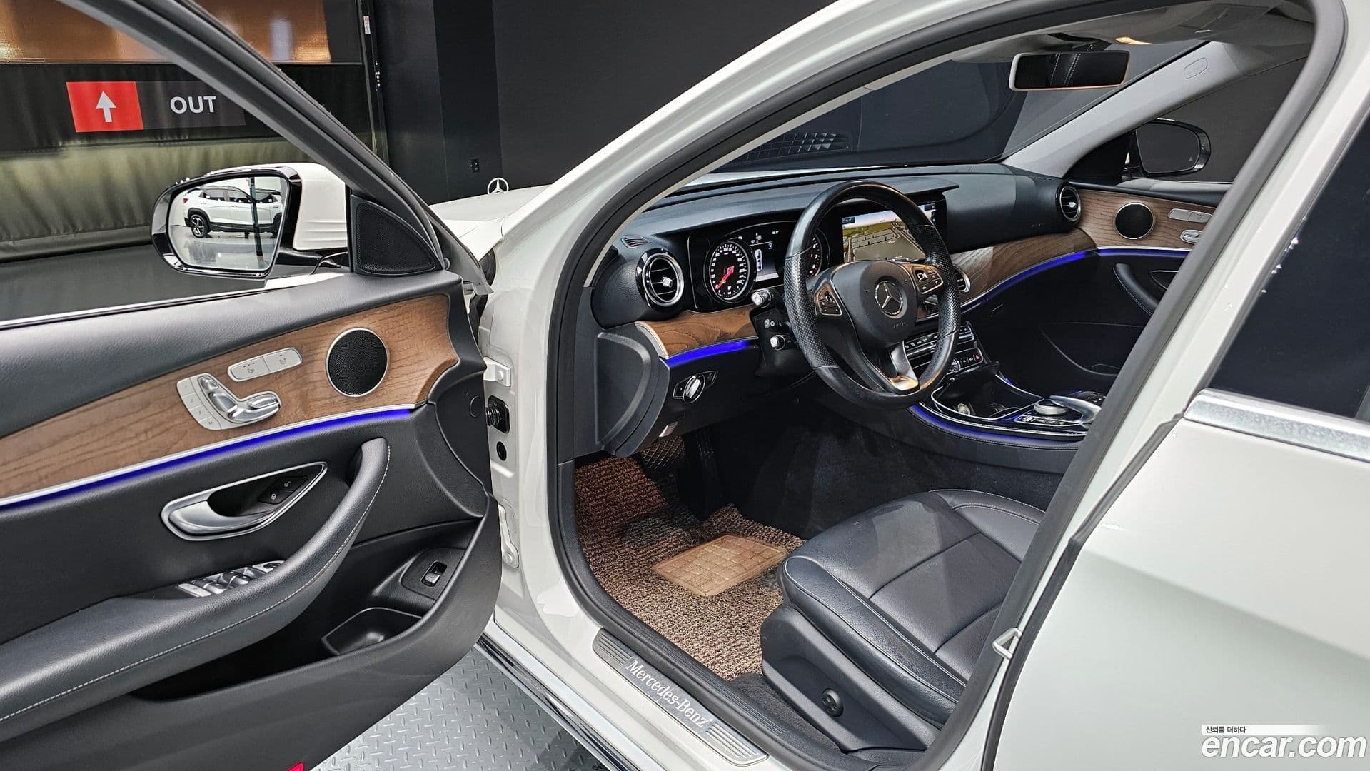 Main__Slider__Photo:E-Class Mercedes-Benz 2017.9-9