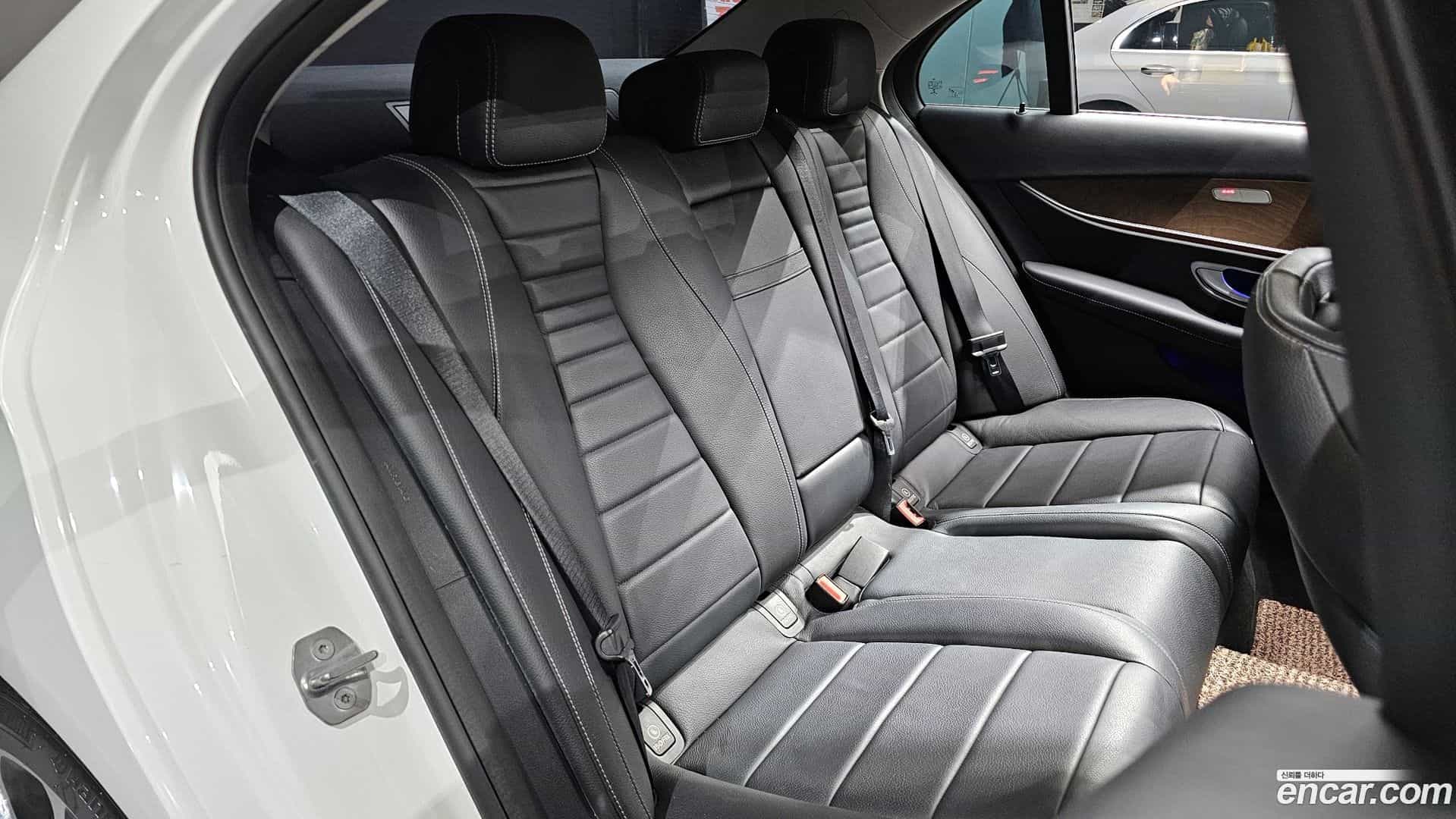E-Class Mercedes-Benz 2017.9-OPTION-016