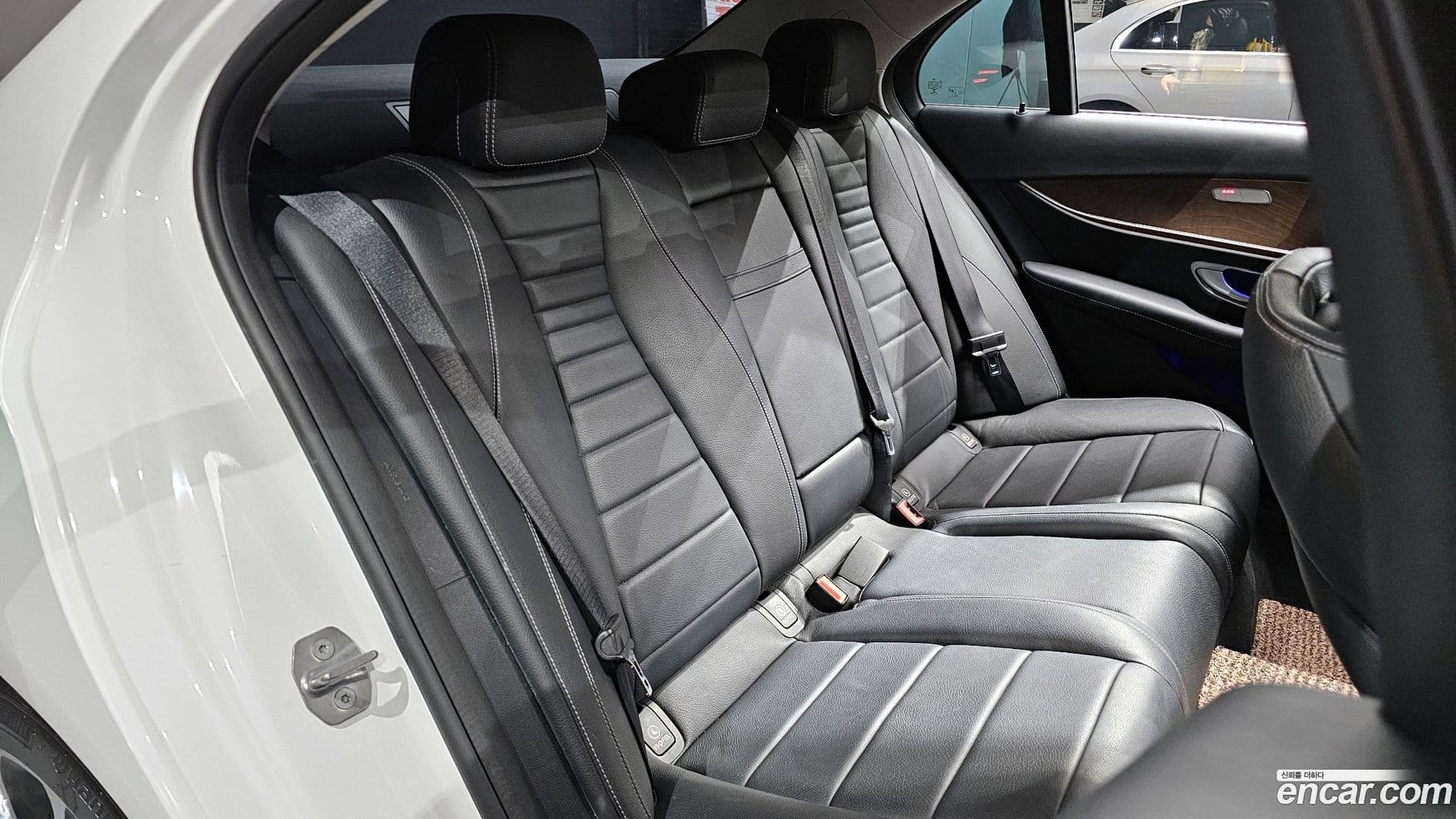 Main__Slider__Photo:E-Class Mercedes-Benz 2017.9-11