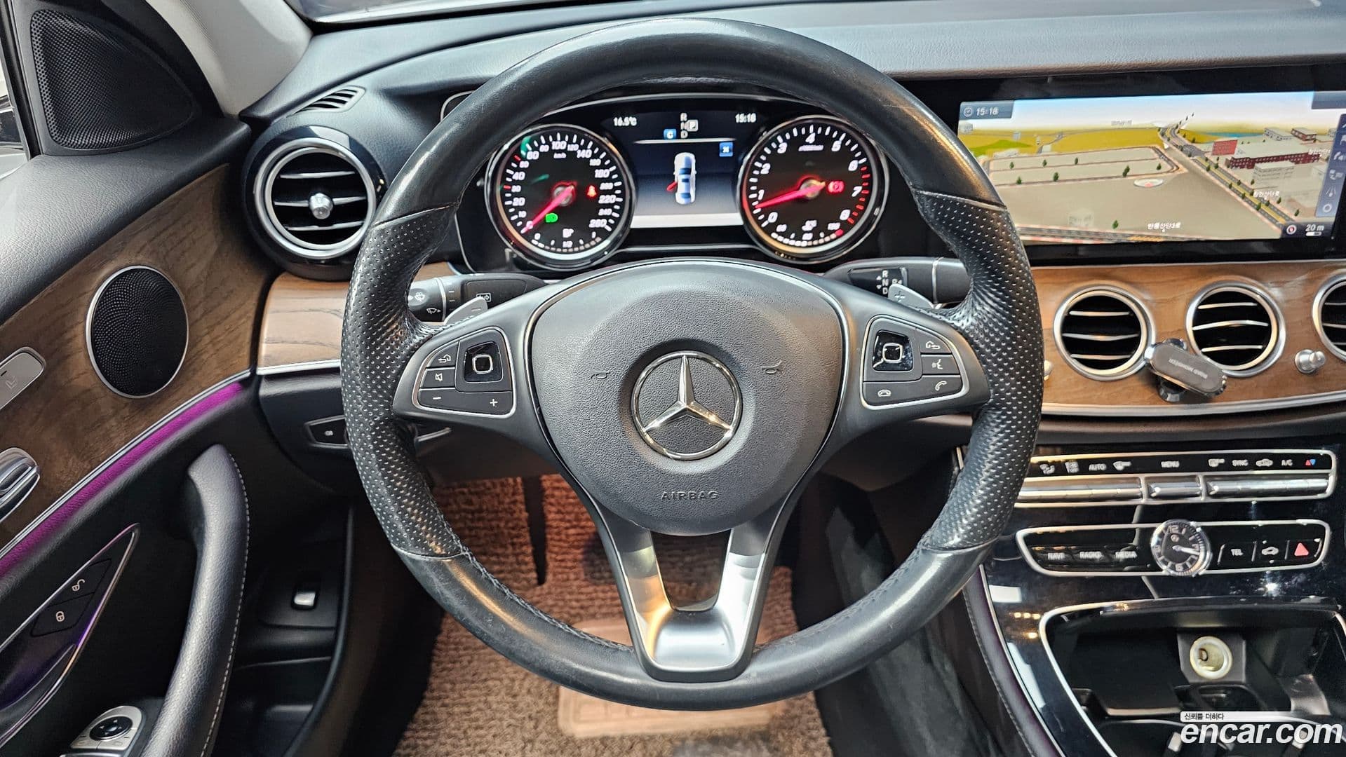 Main__Slider__Photo:E-Class Mercedes-Benz 2017.9-12