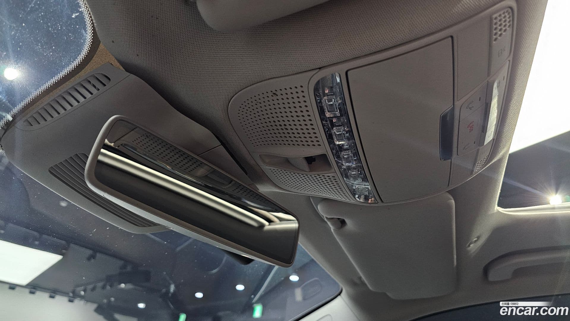 Main__Slider__Photo:E-Class Mercedes-Benz 2017.9-13