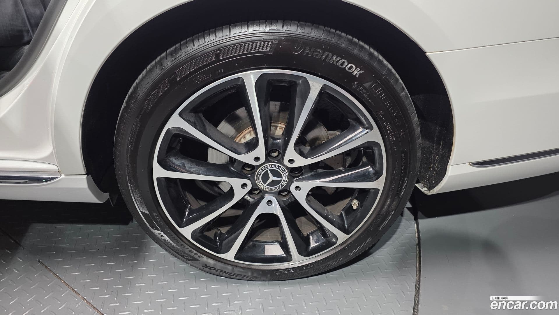 Main__Slider__Photo:E-Class Mercedes-Benz 2017.9-20