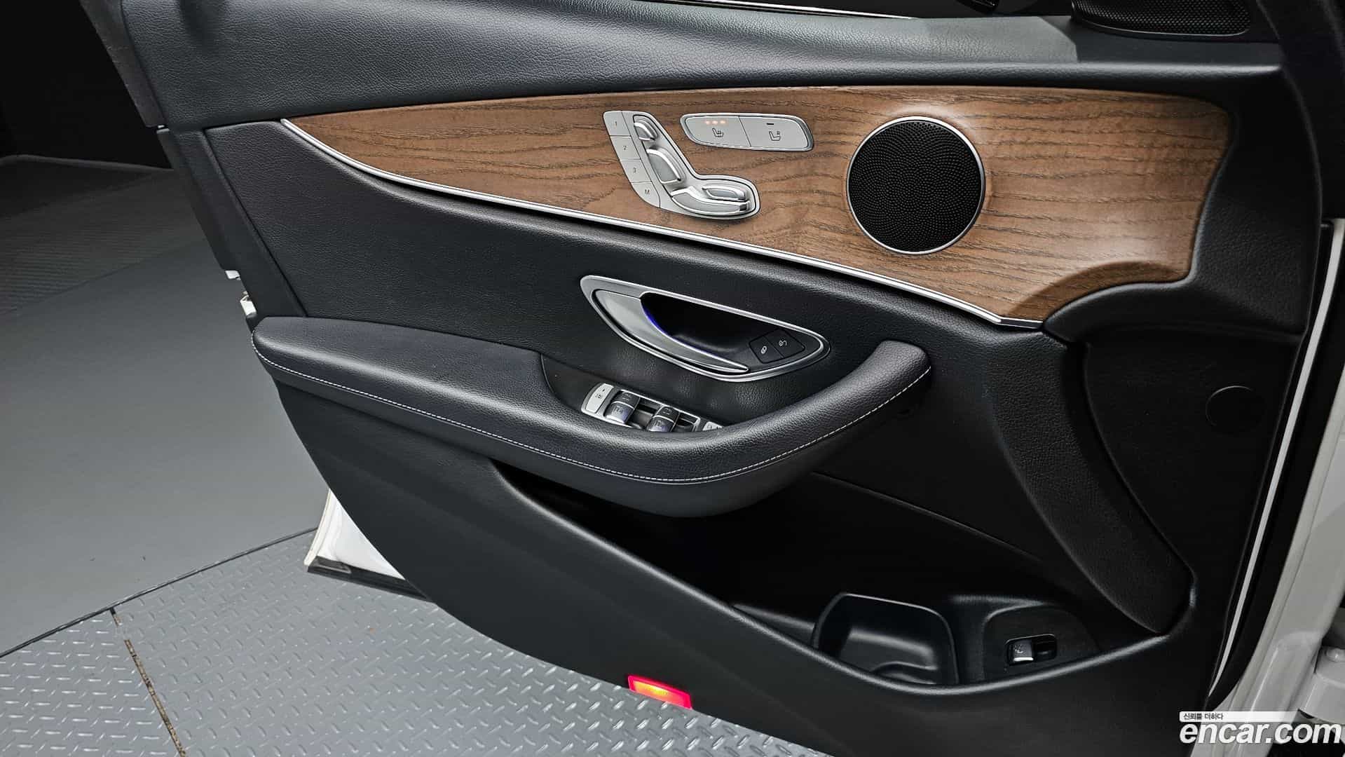 E-Class Mercedes-Benz 2017.9-INNER-034
