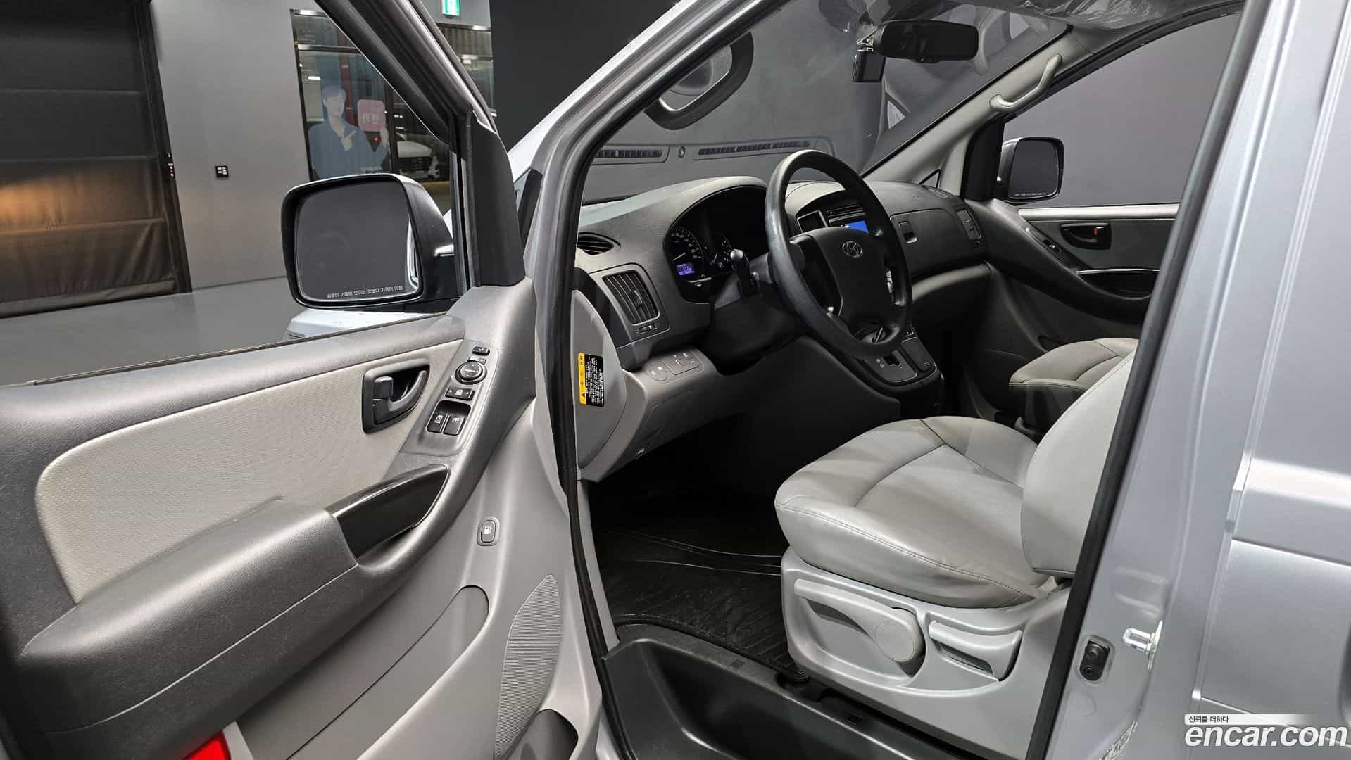 Starex Hyundai 2021.0-INNER-010