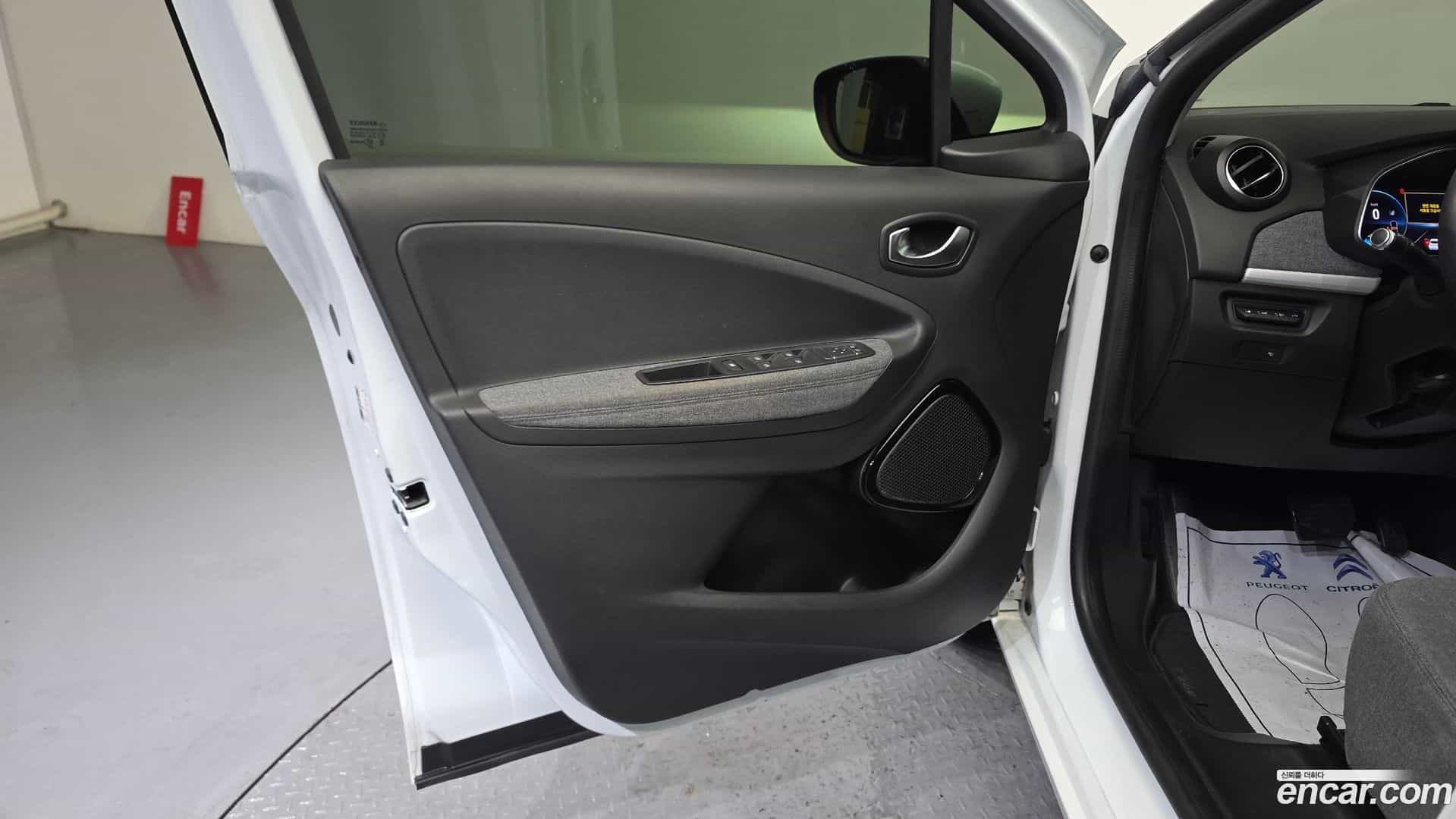 Zoe Renault Korea 2021.2-INNER-034