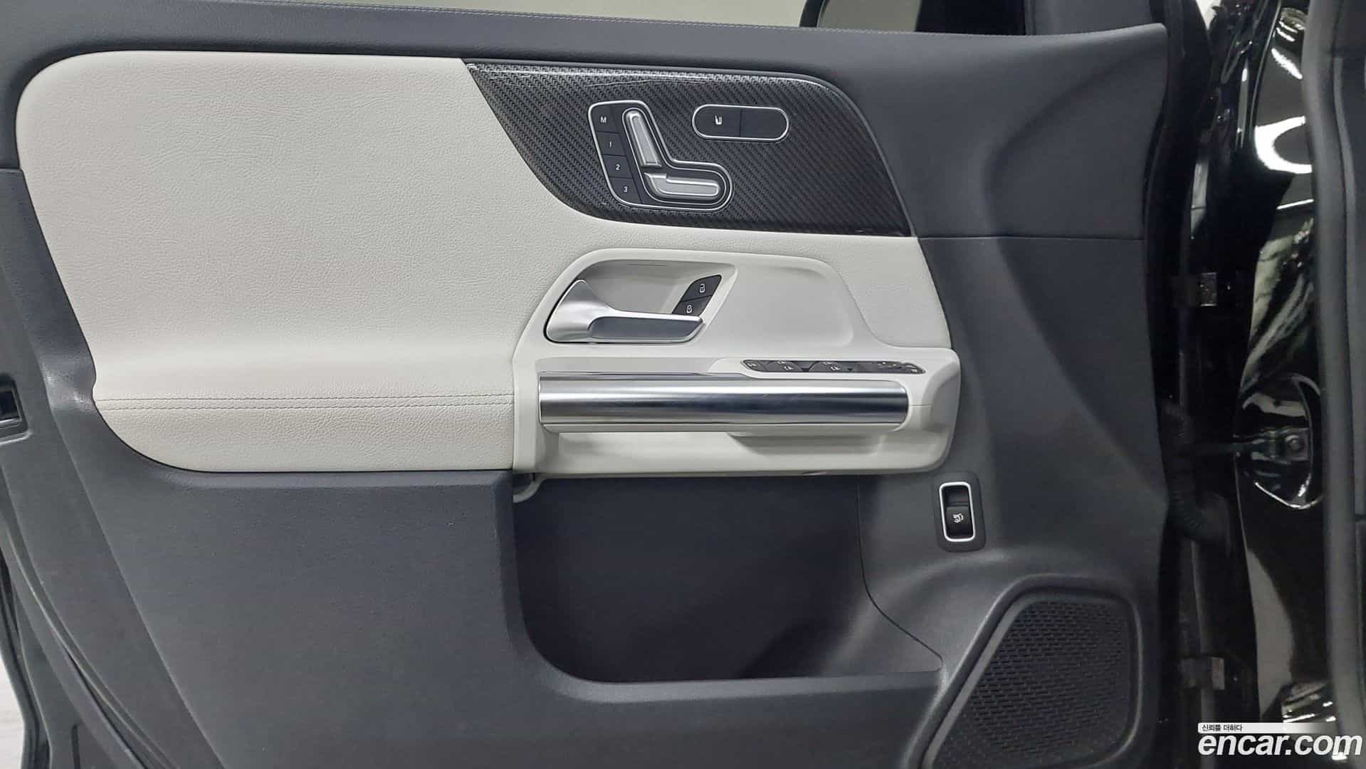 GLA-Class Mercedes-Benz 2020.11-OPTION-019