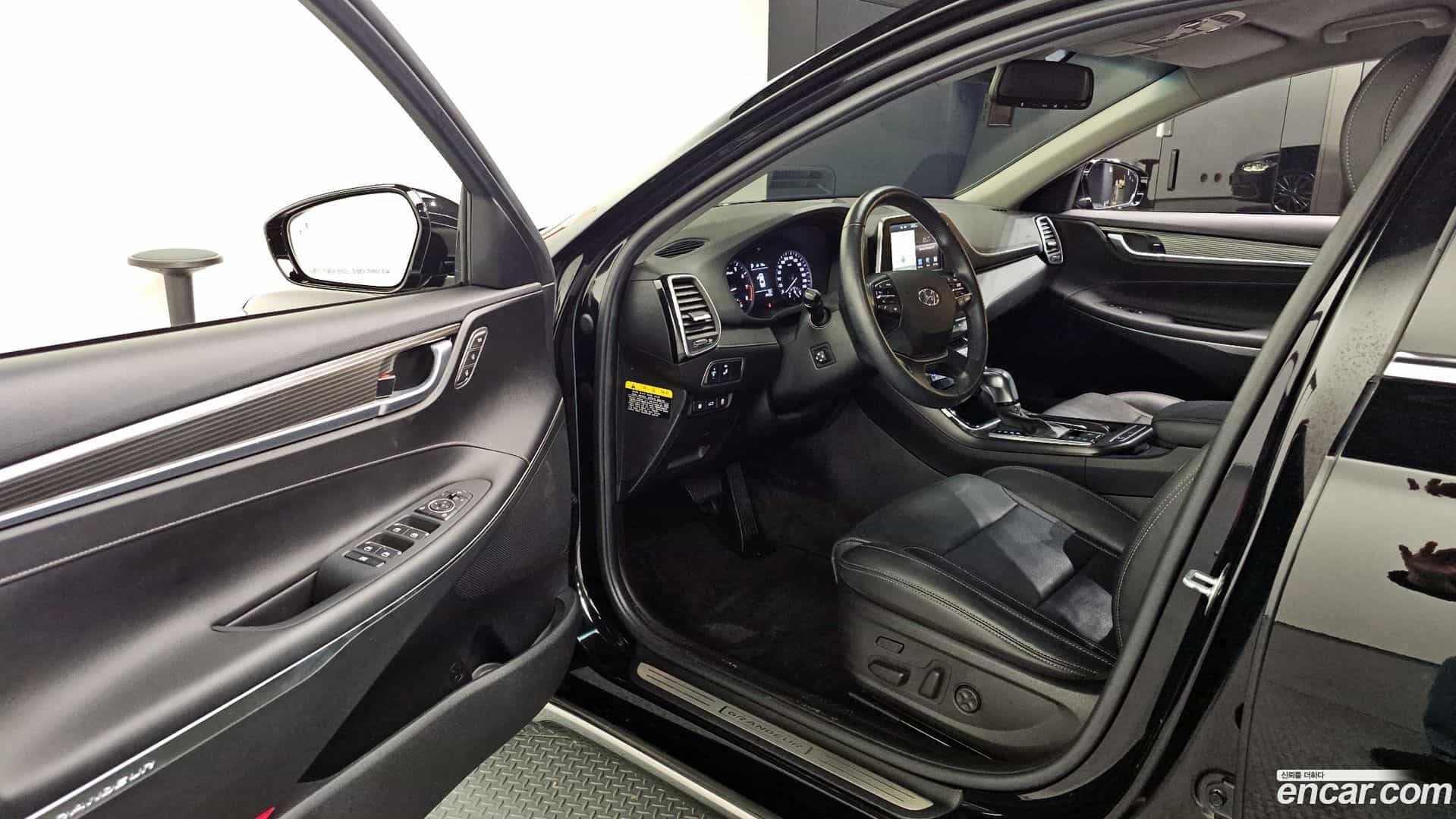 Grandeur Hyundai 2018.2-INNER-010