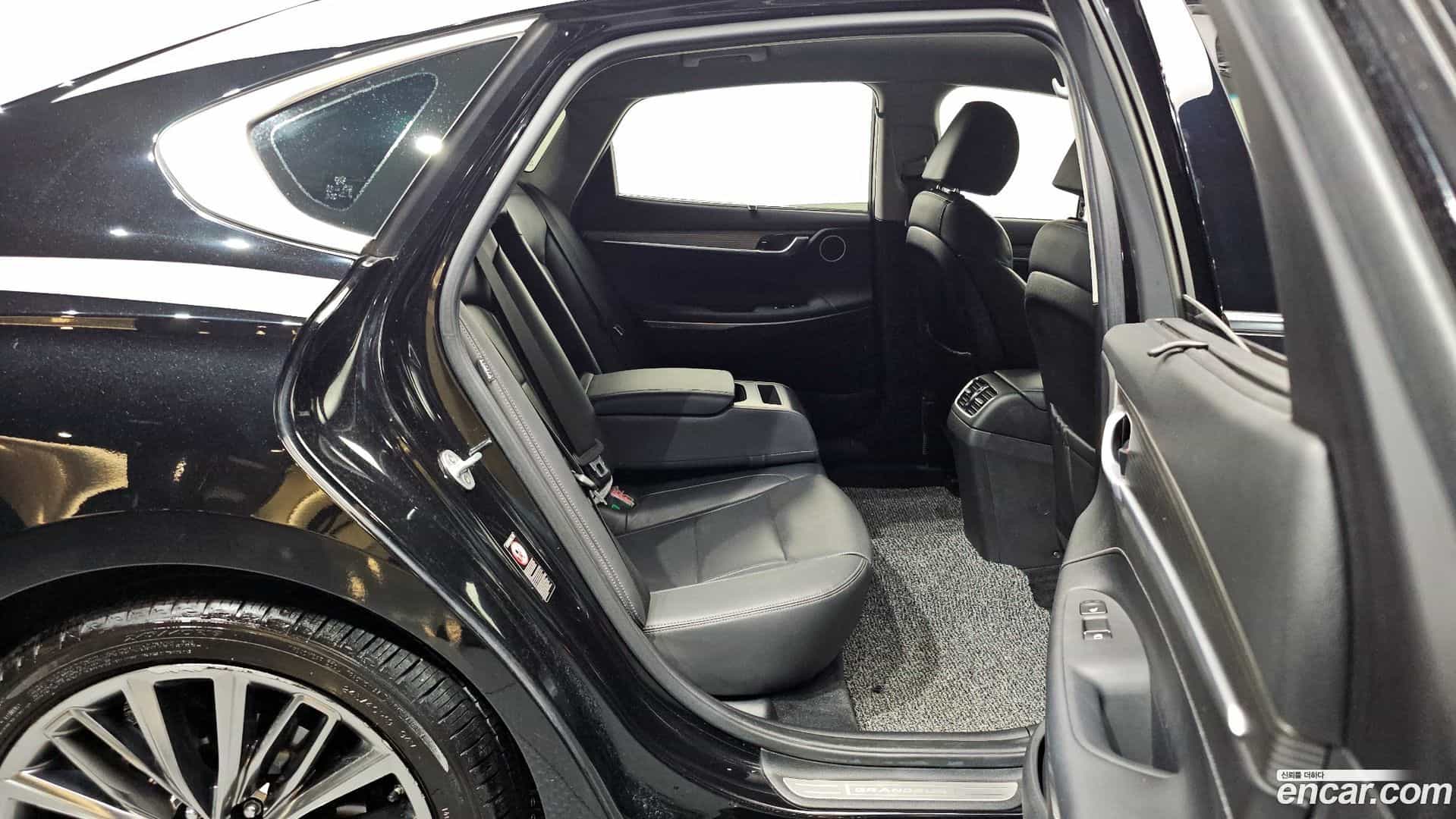 Grandeur Hyundai 2018.2-OPTION-016