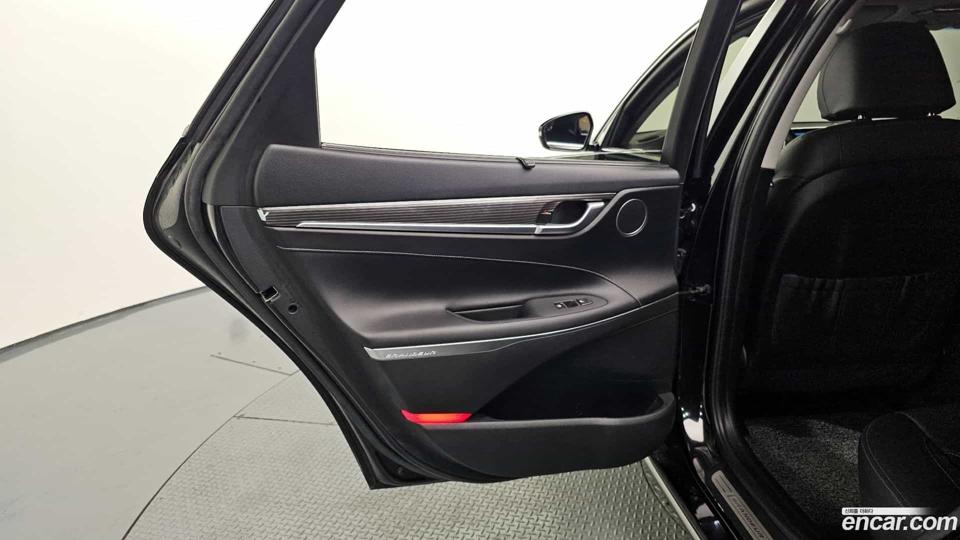 Grandeur Hyundai 2018.2-INNER-035