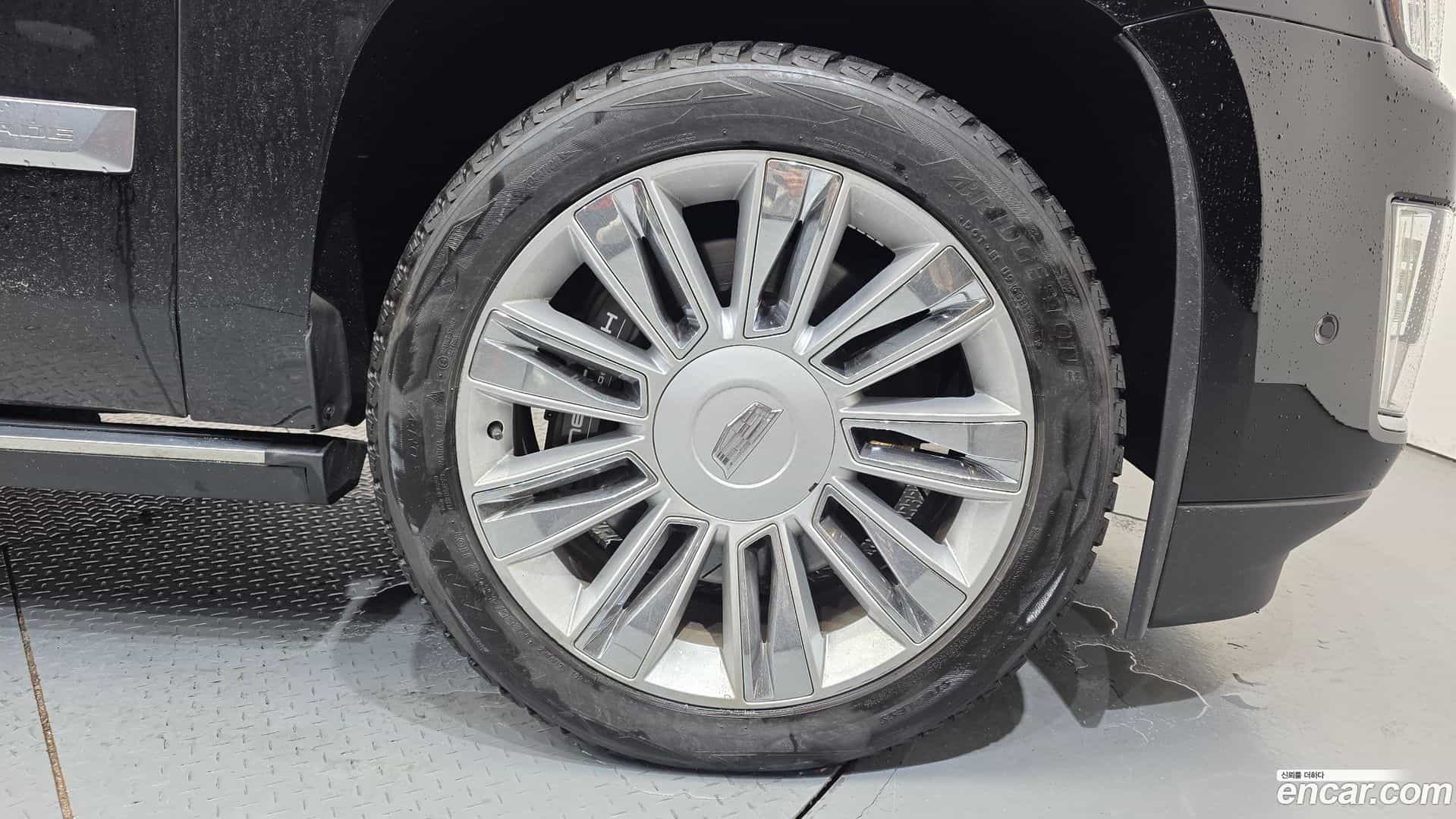 Escalade Cadillac 2017.4-OUTER-005