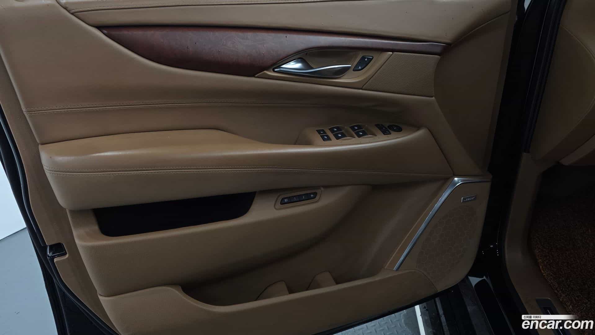 Escalade Cadillac 2017.4-INNER-034