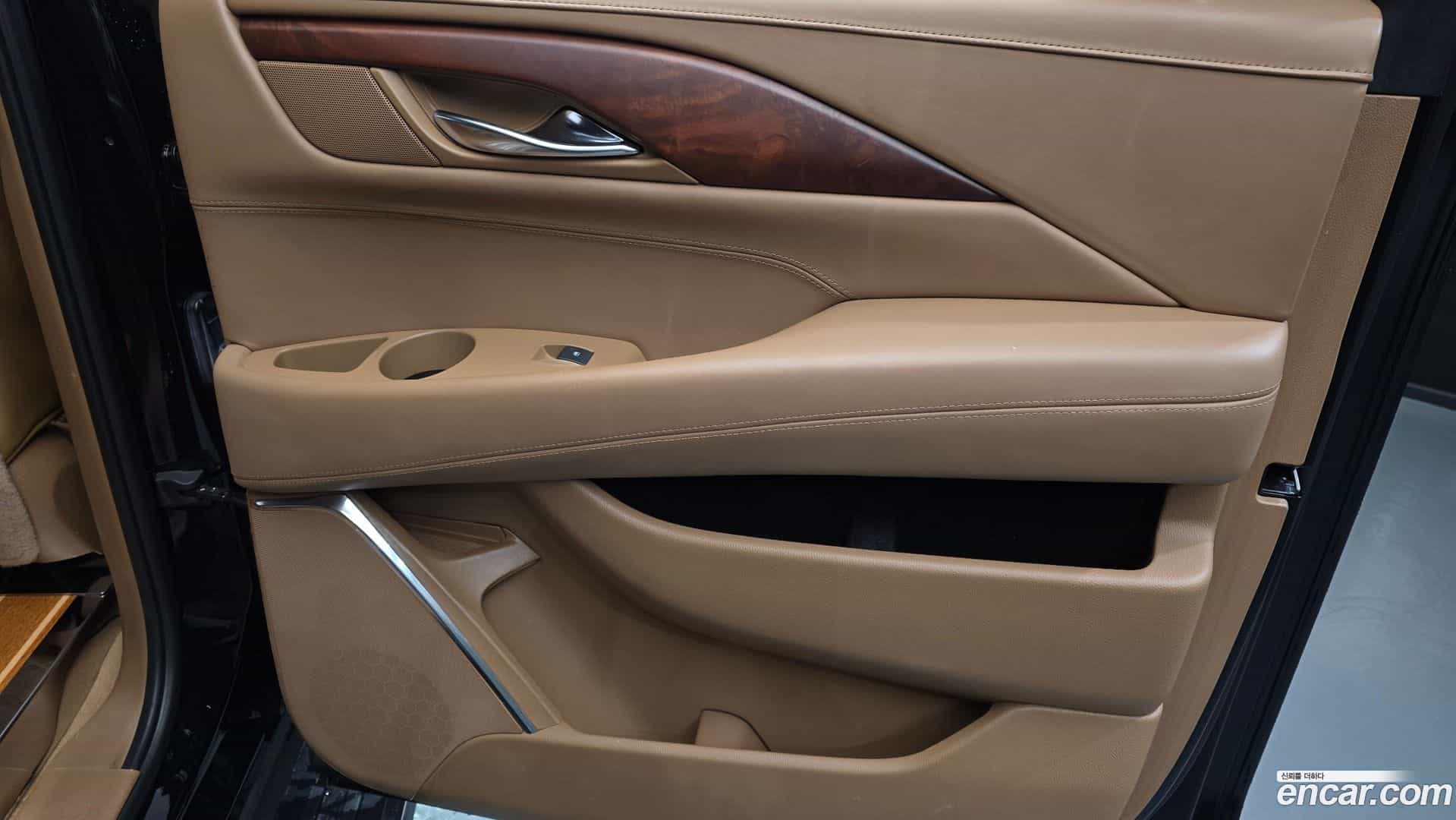 Escalade Cadillac 2017.4-INNER-035