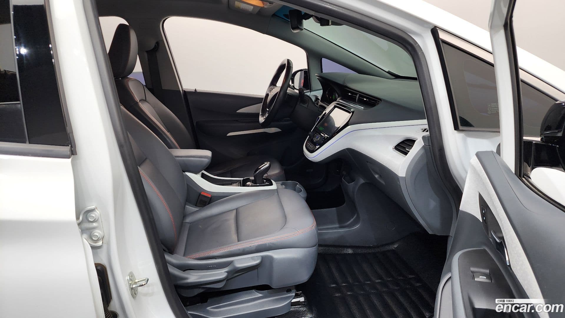 Main__Slider__Photo:Bolt EV Chevrolet 2018.5-10