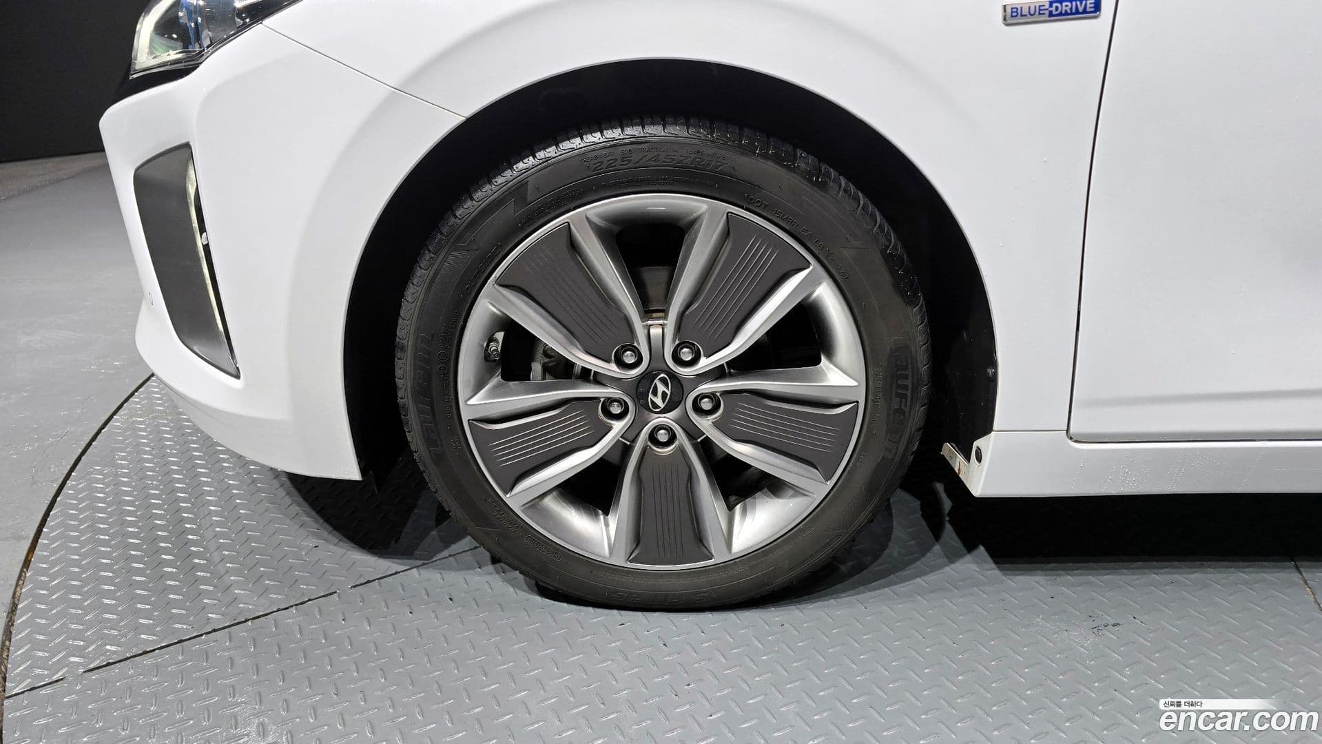 Main__Slider__Photo:Ioniq Hyundai 2016.1-4