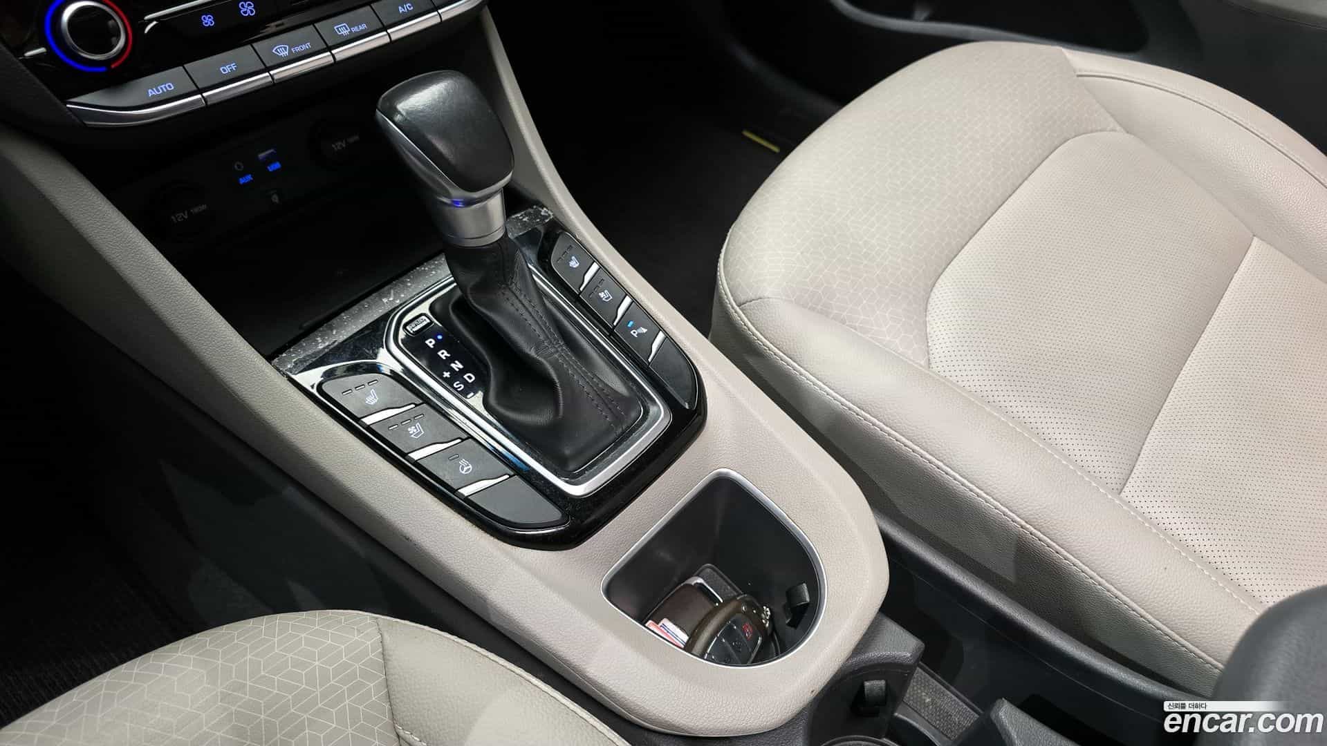 Ioniq Hyundai 2016.1-INNER-009