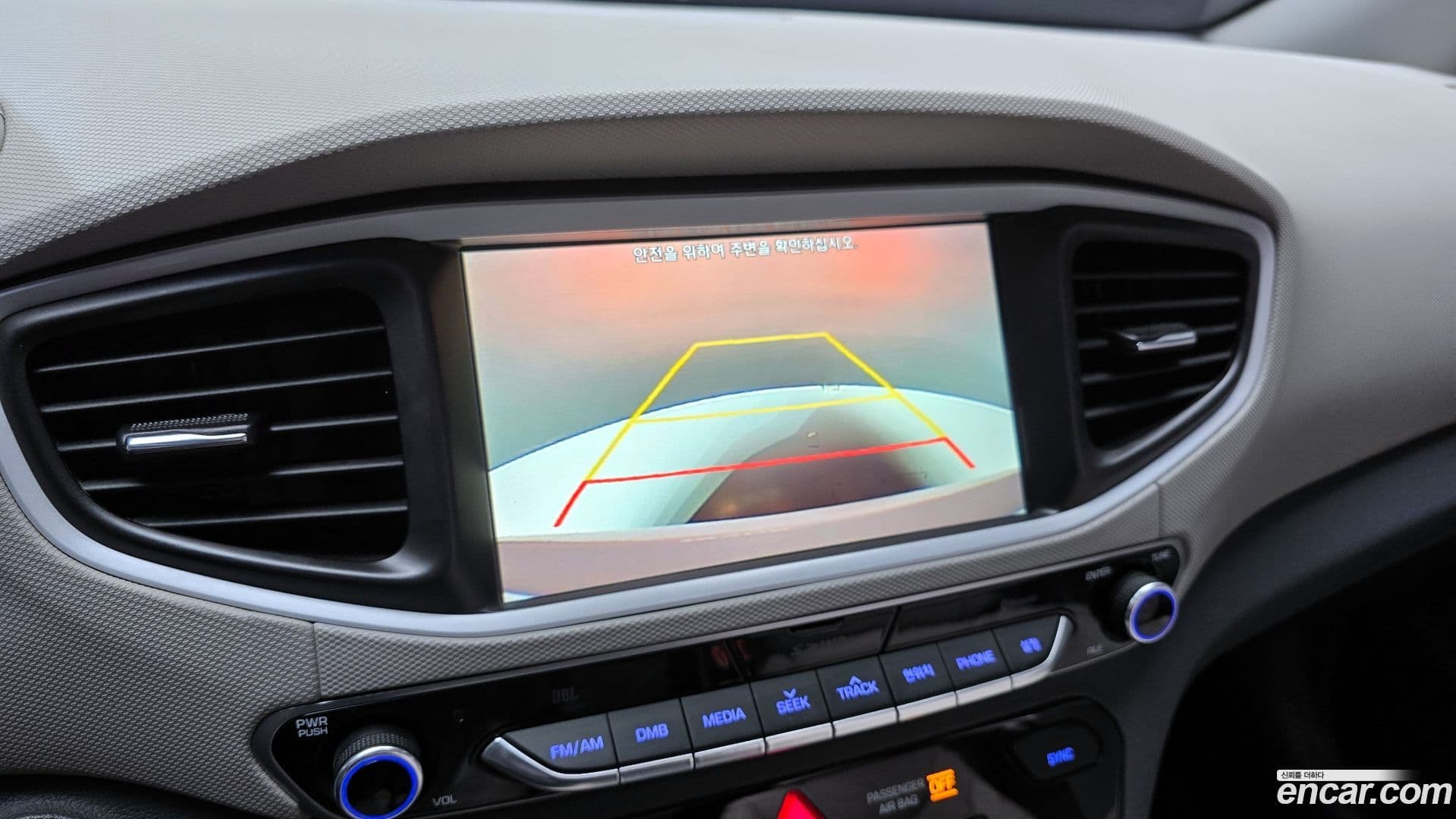 Main__Slider__Photo:Ioniq Hyundai 2016.1-14