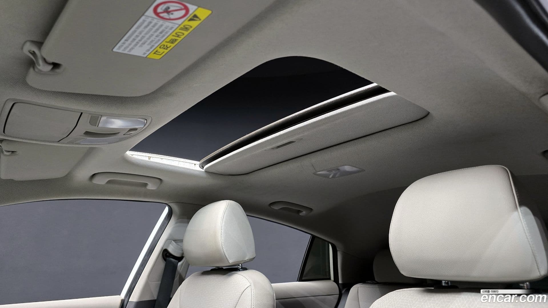 Main__Slider__Photo:Ioniq Hyundai 2016.1-16