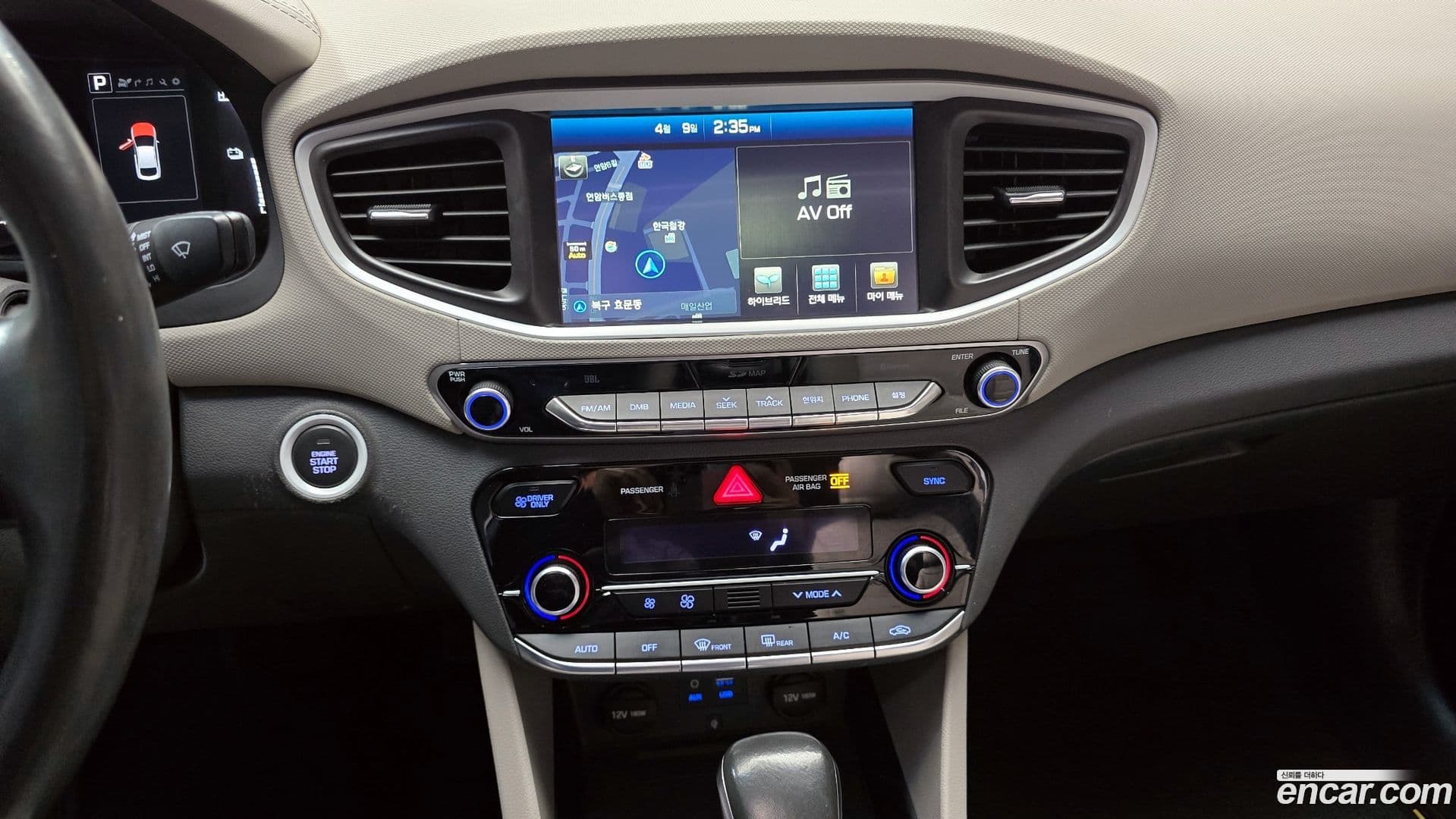 Main__Slider__Photo:Ioniq Hyundai 2016.1-17