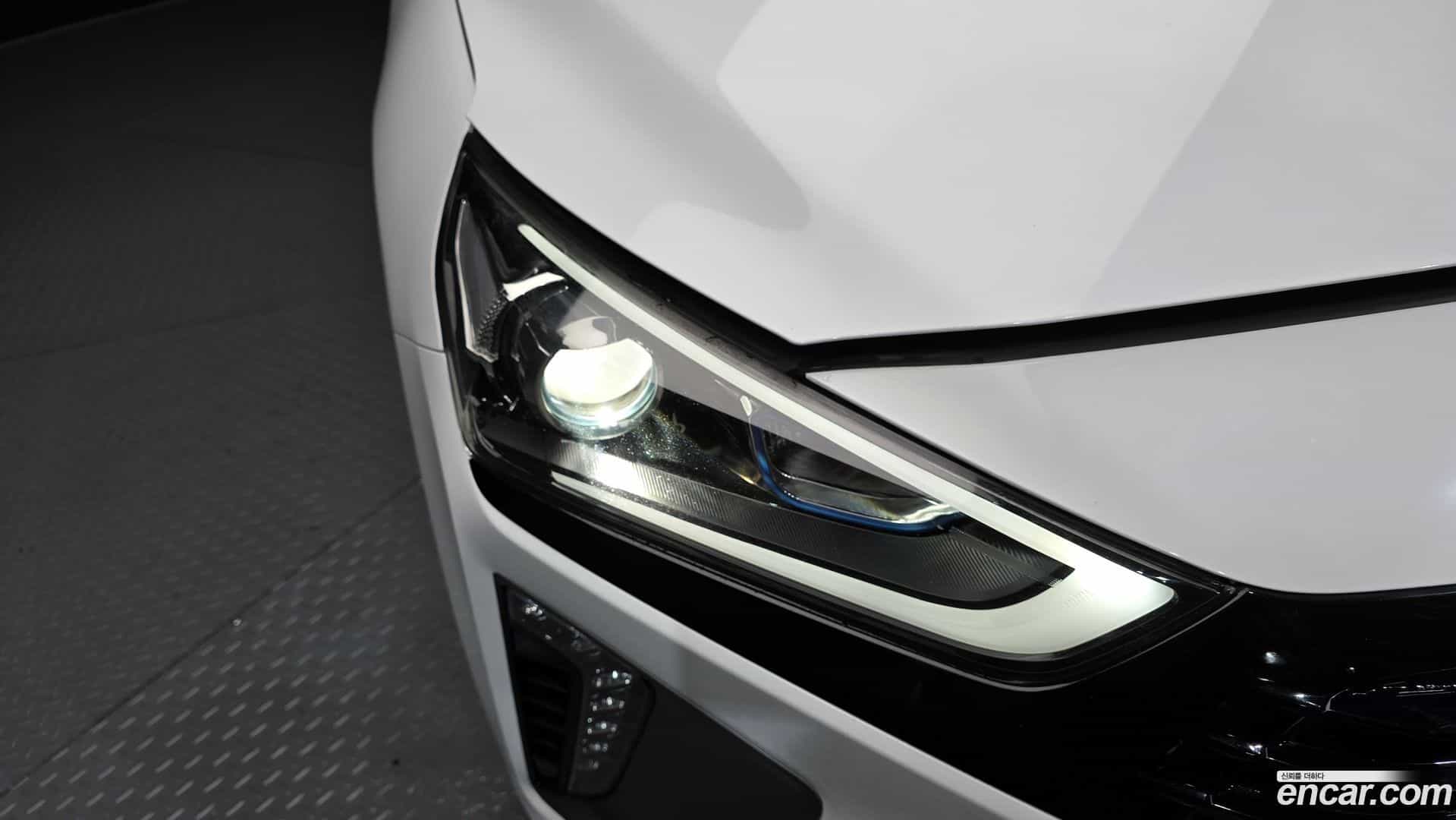 Ioniq Hyundai 2016.1-OUTER-032