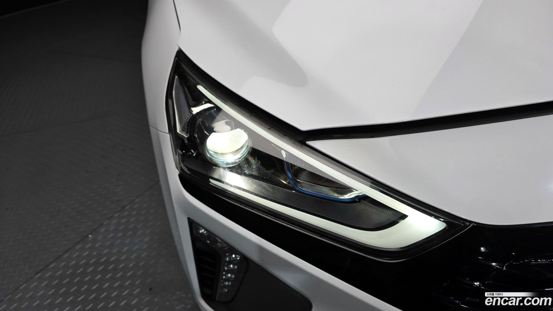 Main__Slider__Photo:Ioniq Hyundai 2016.1-21