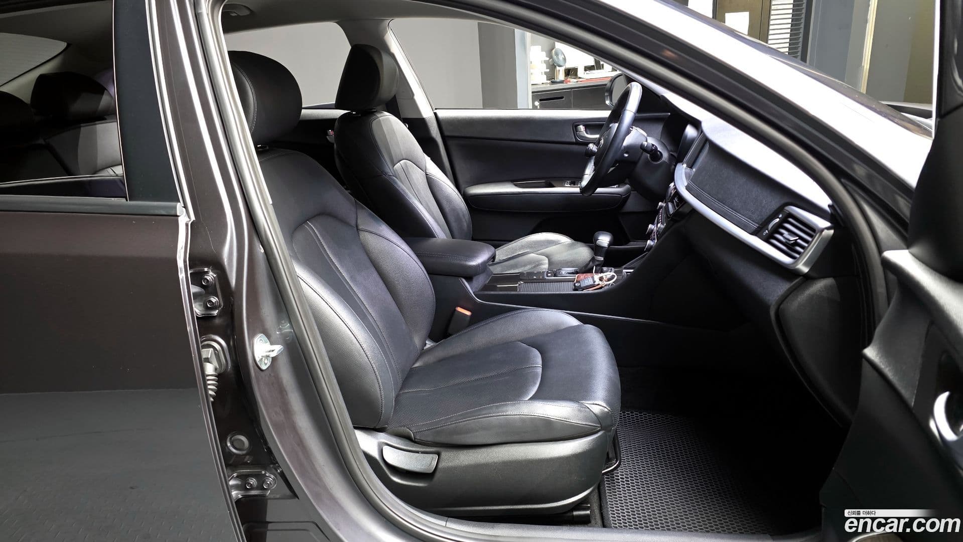 Main__Slider__Photo:K5 Kia 2019.2-10