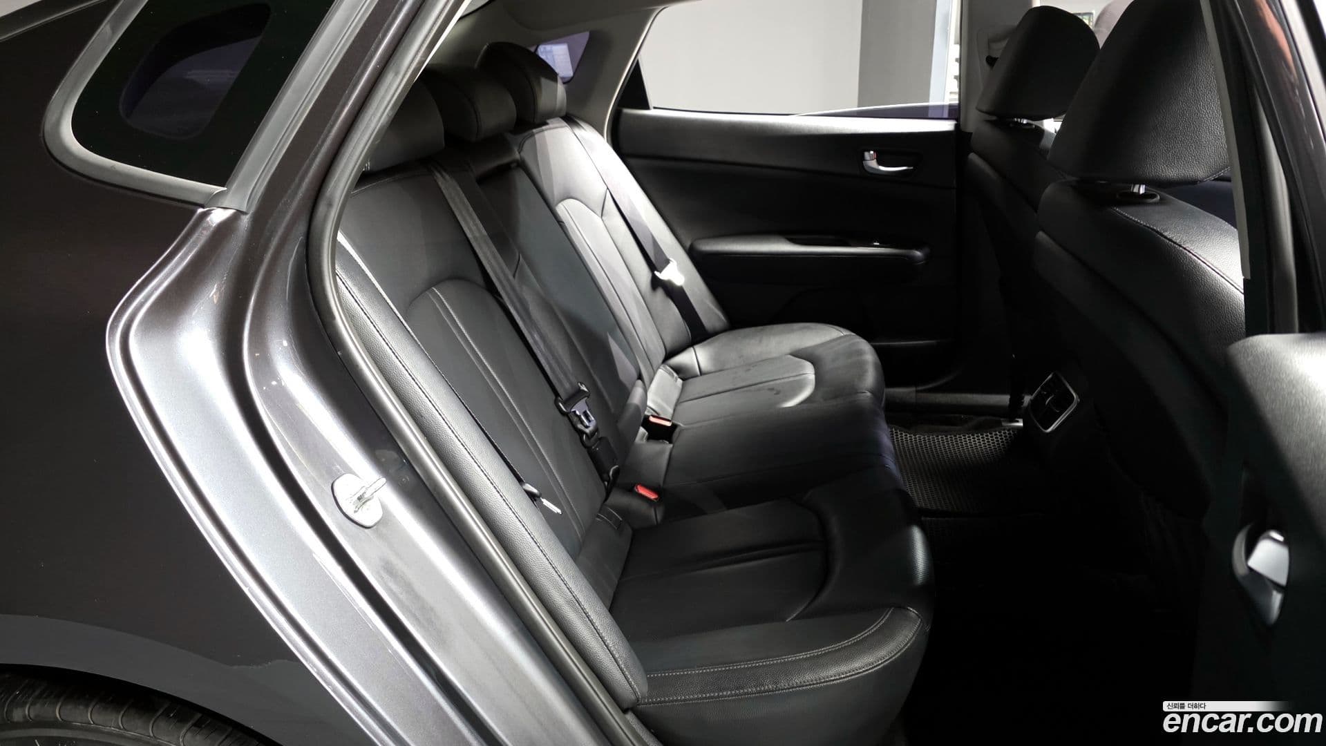 Main__Slider__Photo:K5 Kia 2019.2-11