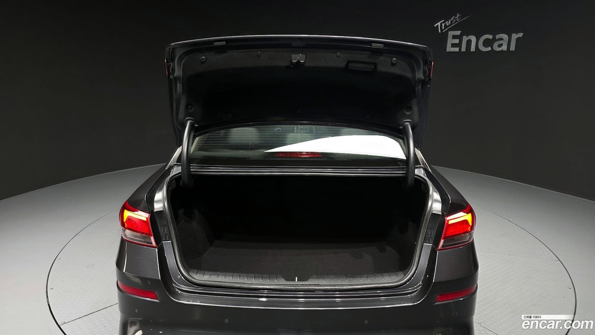 Main__Slider__Photo:K5 Kia 2019.2-19