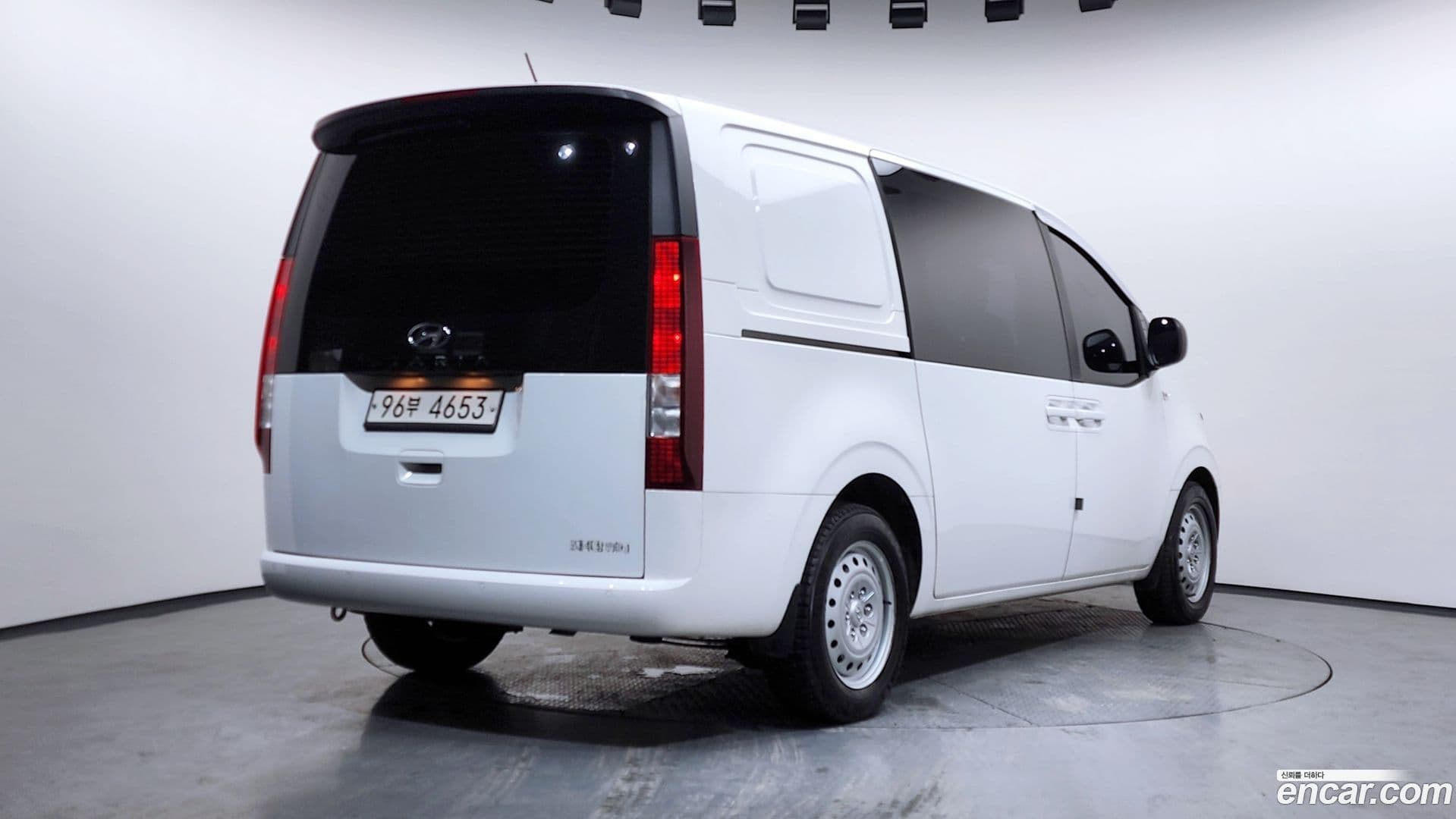 Main__Slider__Photo:Staria Hyundai 2021.6-1