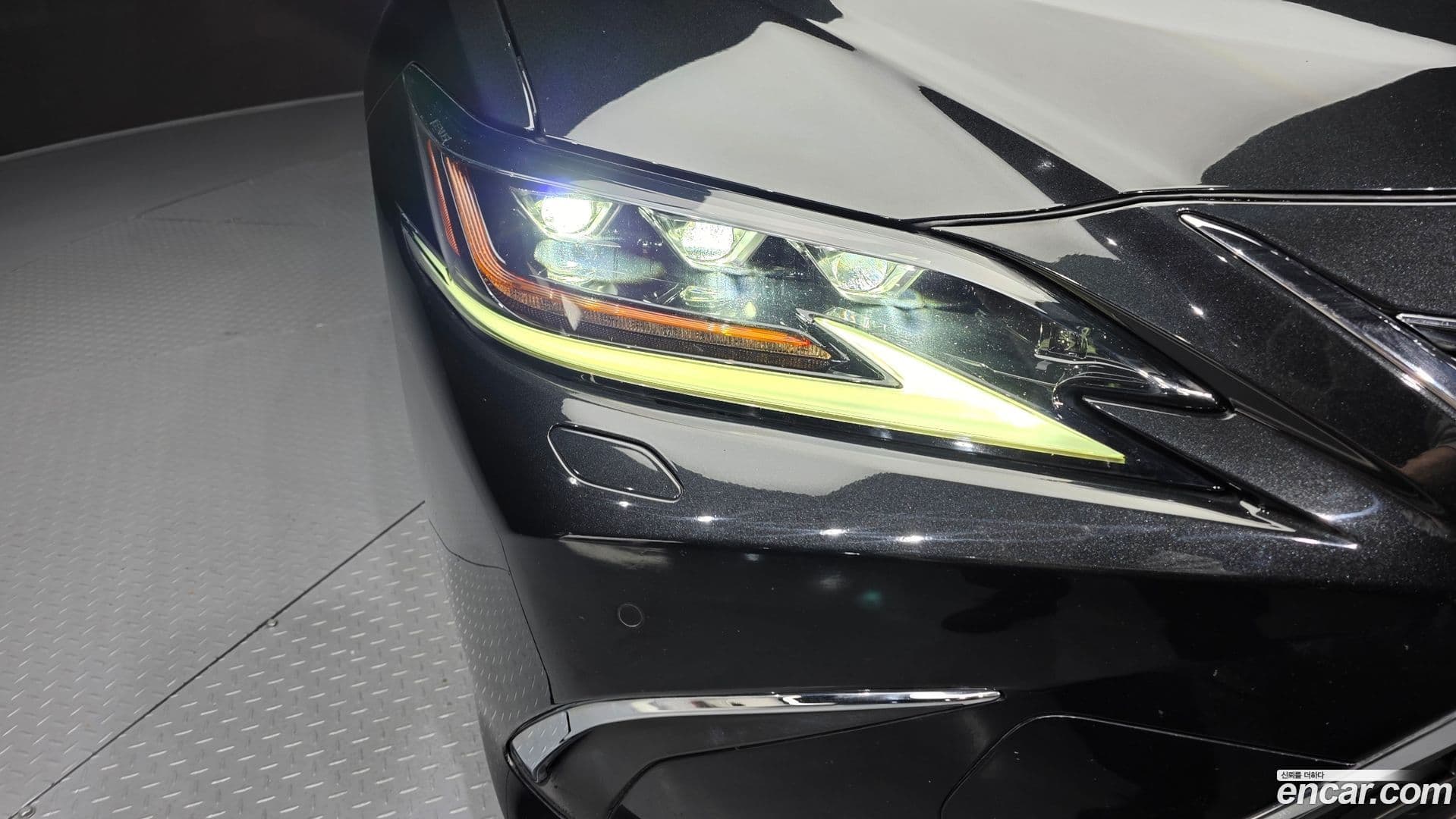 Main__Slider__Photo:ES Lexus 2019.2-21