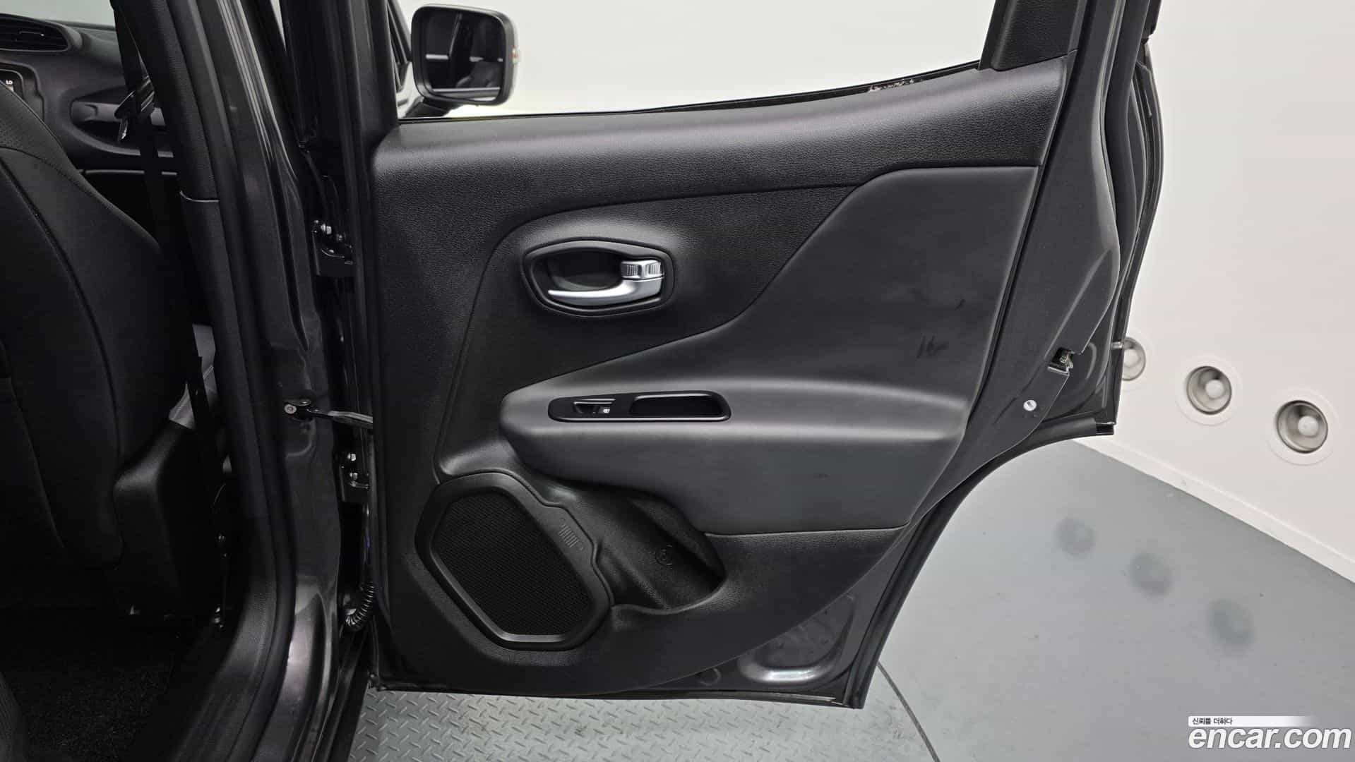 Renegade Jeep 2021.4-INNER-035