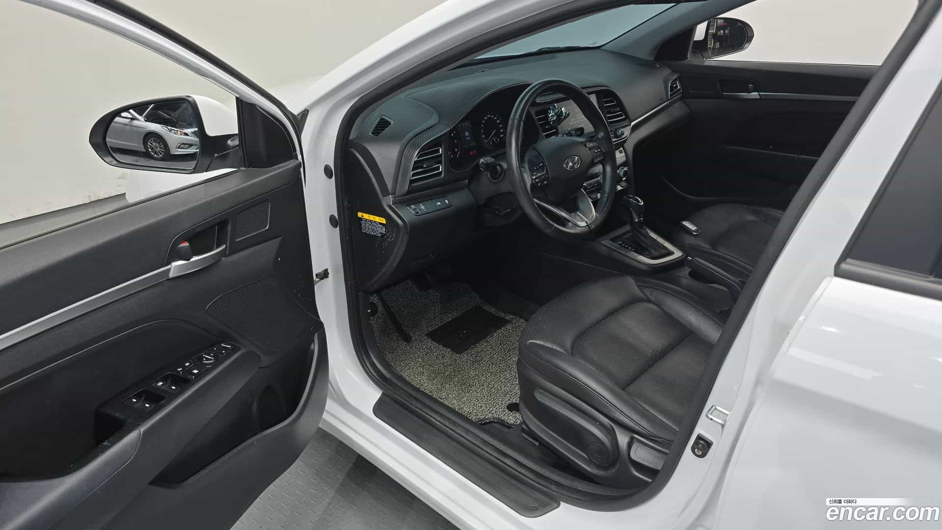 AVANTE Hyundai 2019.0-INNER-010